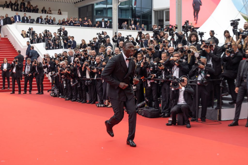 Omar Sy assiste à la projection de "Top Gun : Maverick" lors du 75e festival annuel du film de Cannes au Palais des Festivals le 18 mai 2022 à Cannes, France. І Sources : Getty Images
