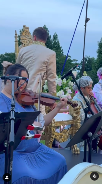 L'orchestre qui a joué en direct lors de la célébration du 55e anniversaire de Jennifer Lopez, posté le 24 juillet 2024 | Source : Instagram/jlo