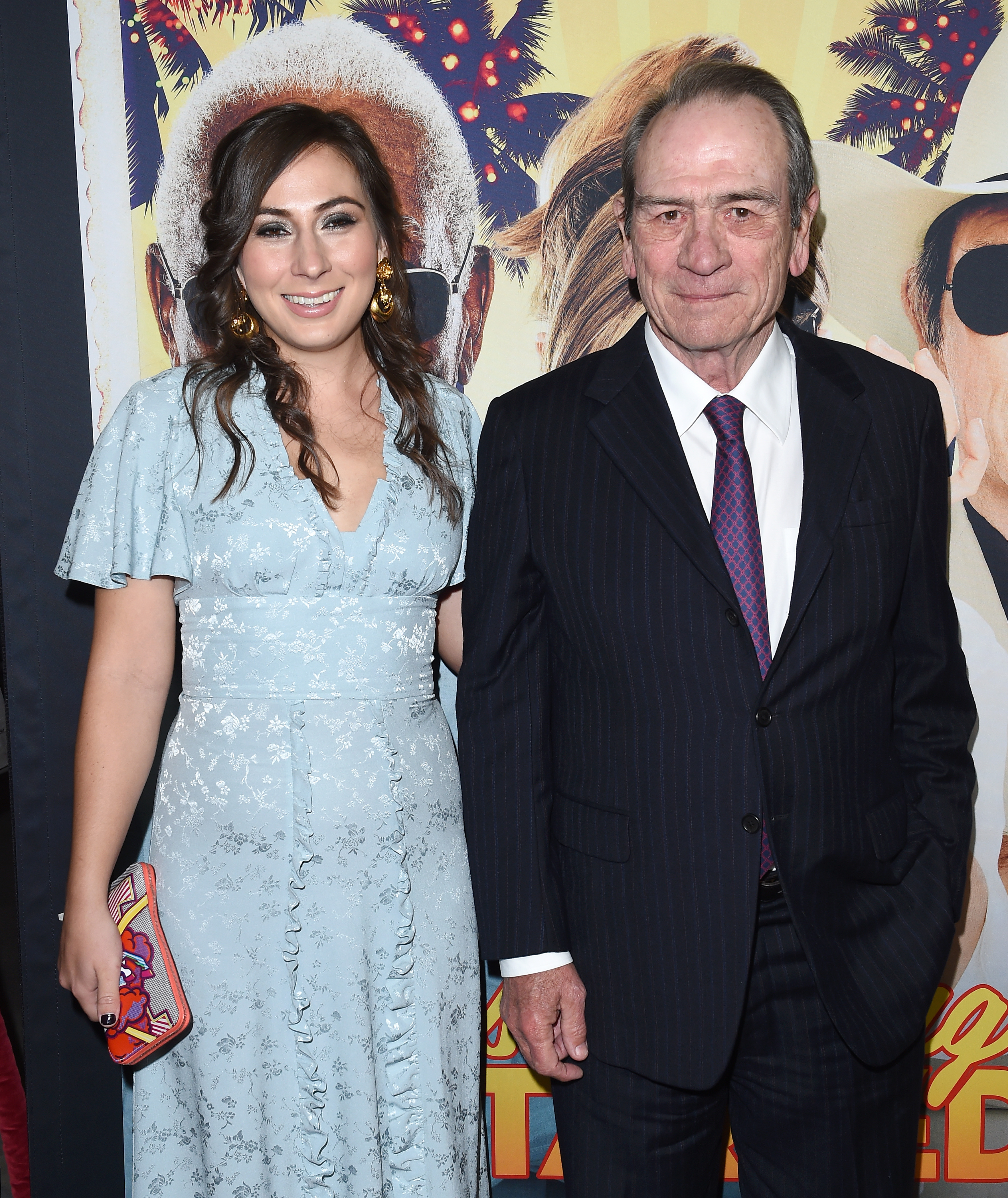 Tommy Lee Jones et sa fille Victoria Jones arrivent à la première du film « Just Getting Started » à l'ArcLight Hollywood le 7 décembre 2017 en Californie. | Source : Getty Images