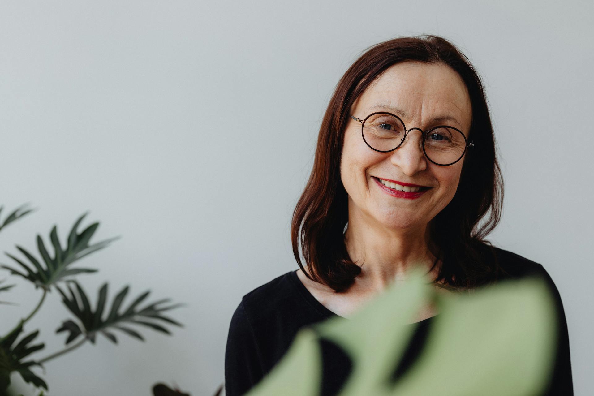 Une femme qui sourit à quelqu'un | Source : Pexels