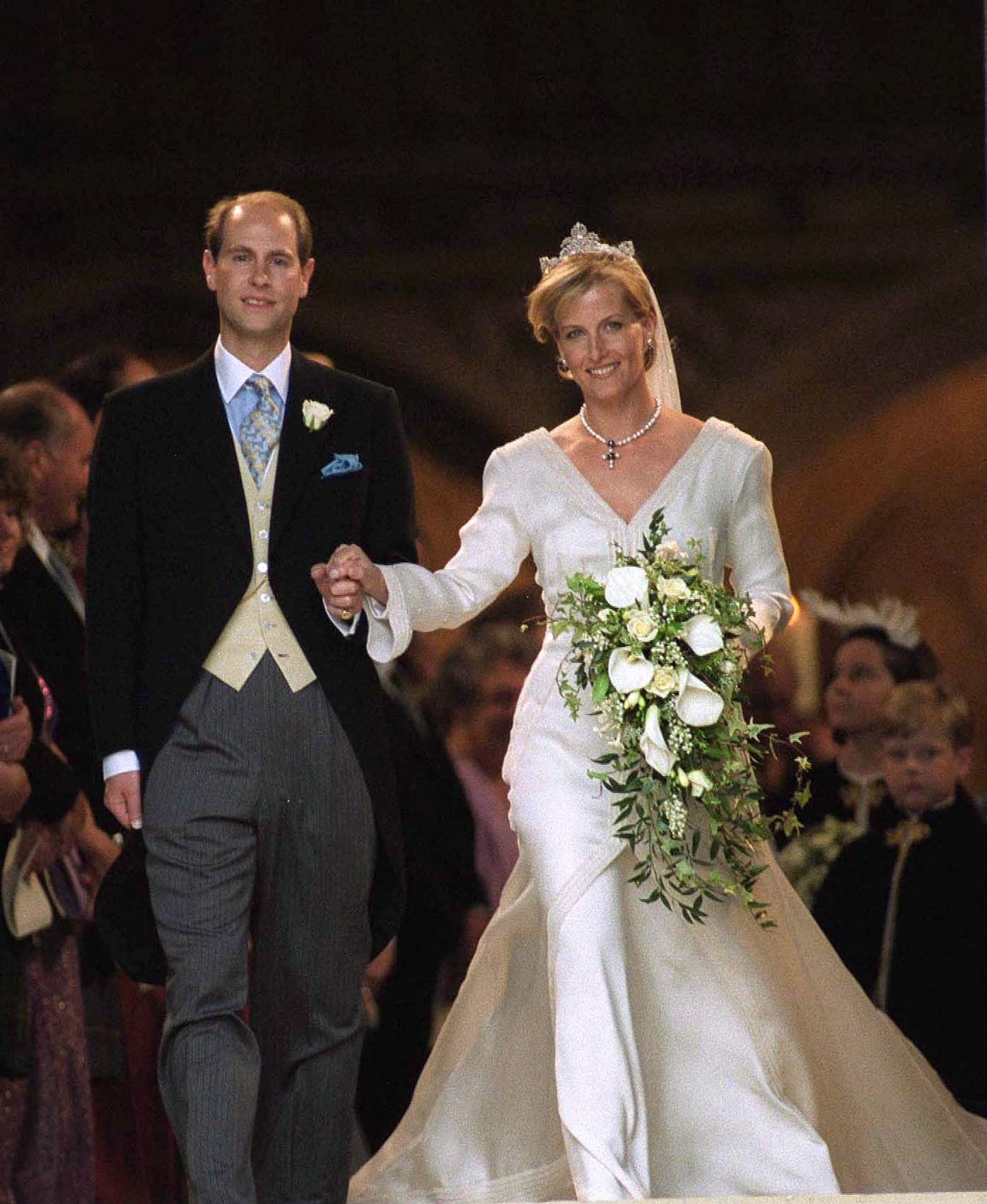 Le mariage du prince Edward et de Sophie Rhys-Jones à Windsor, au Royaume-Uni, le 19 juin 1999 | Source : Getty Images