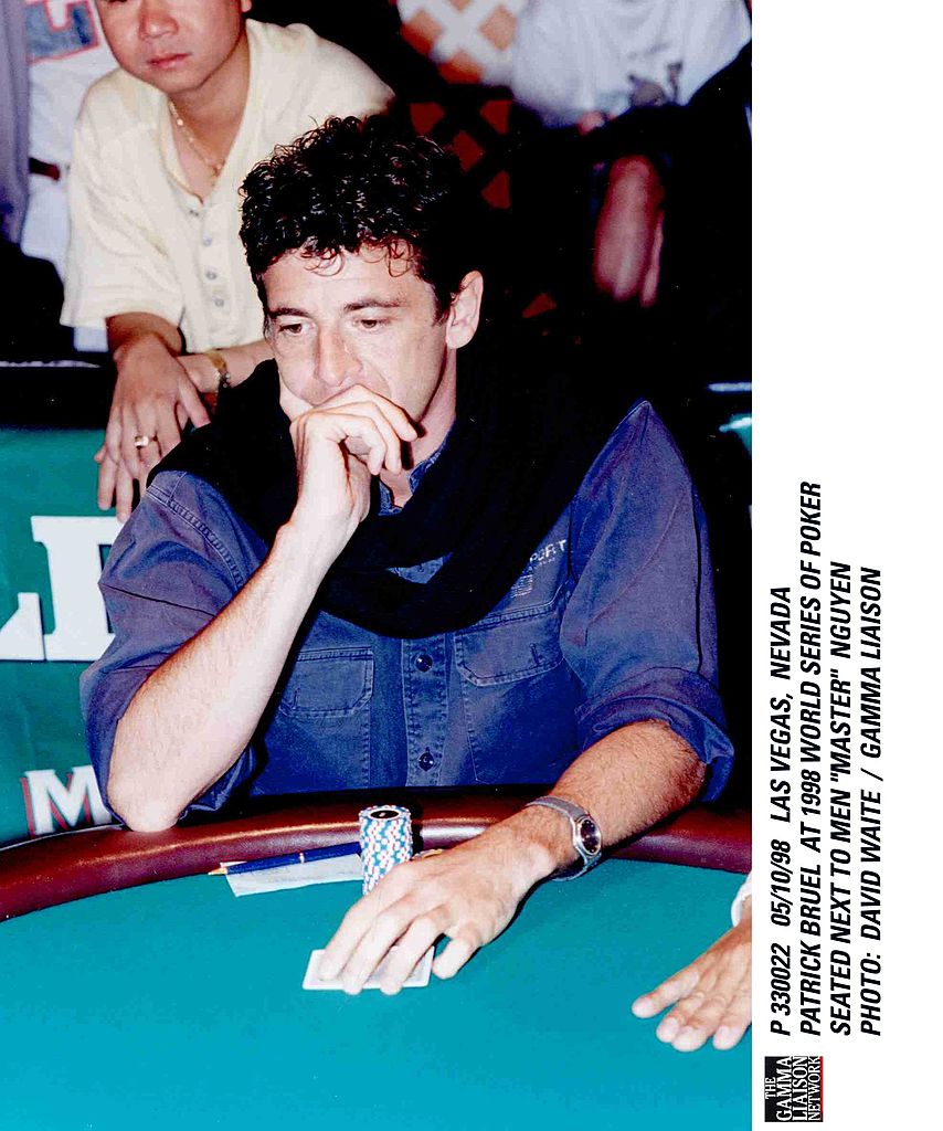 Patrick Bruel aux Championnats du monde de Poker de 1998. l Source : Getty Images