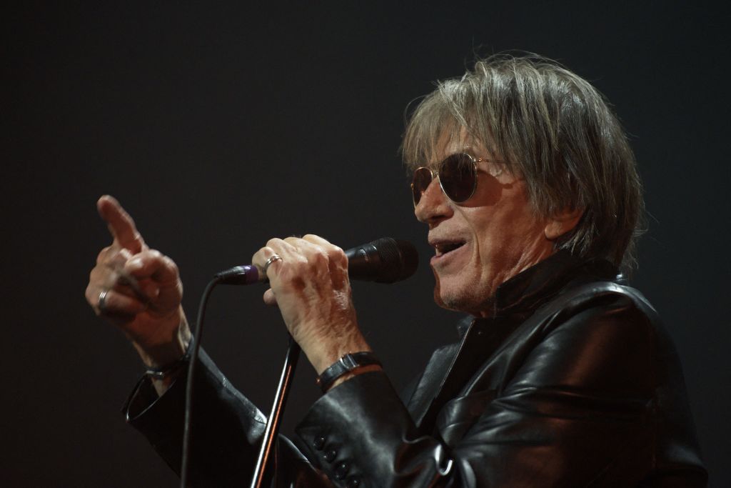 Jacques Dutronc sur scène lors de la journée d'ouverture du festival de musique du Printemps de Bourges, à Bourges, dans le centre de la France, le 19 avril 2022 | Source : Getty Images