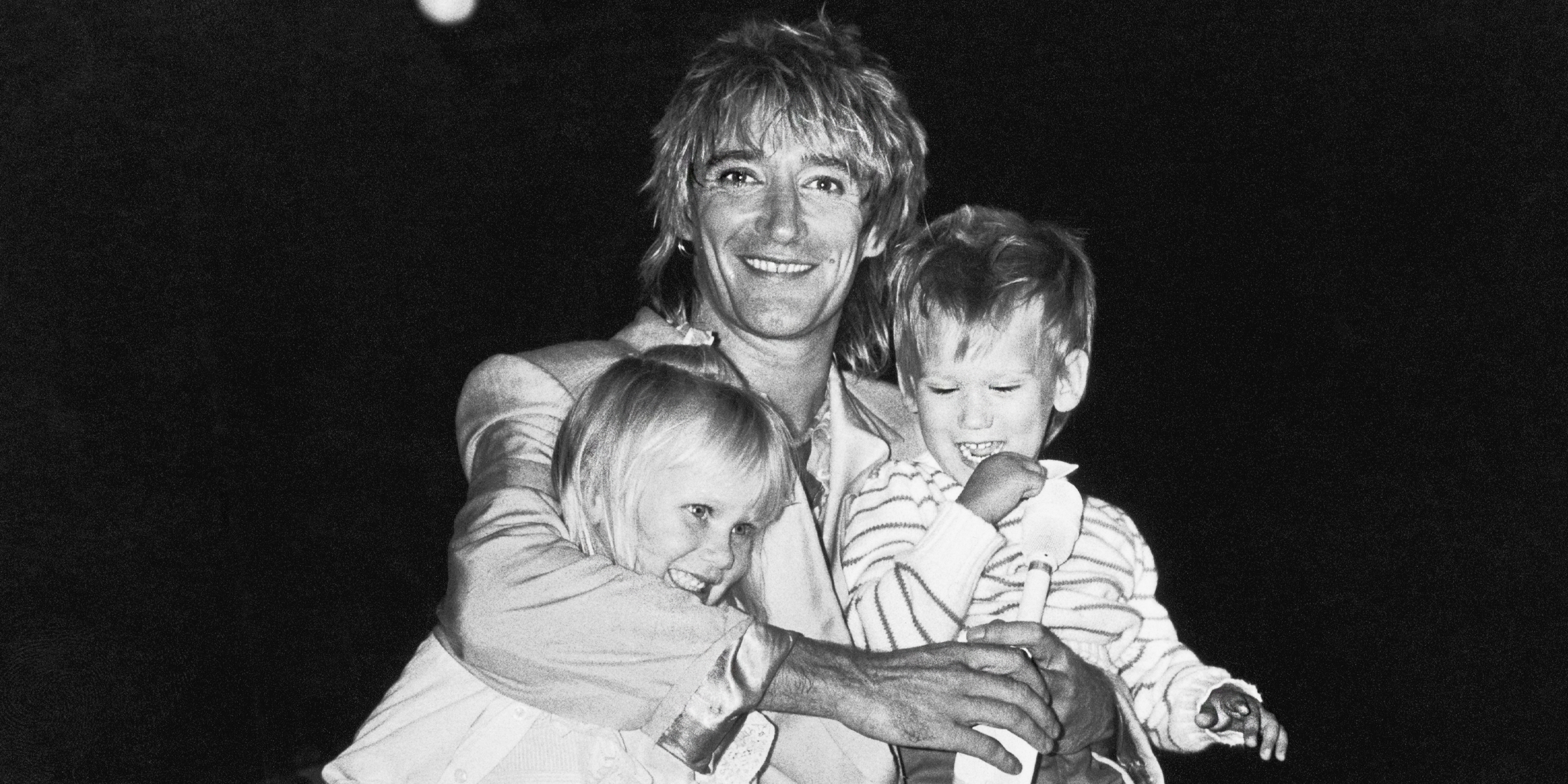 Rod Stewart et deux de ses enfants | Source : Getty Images