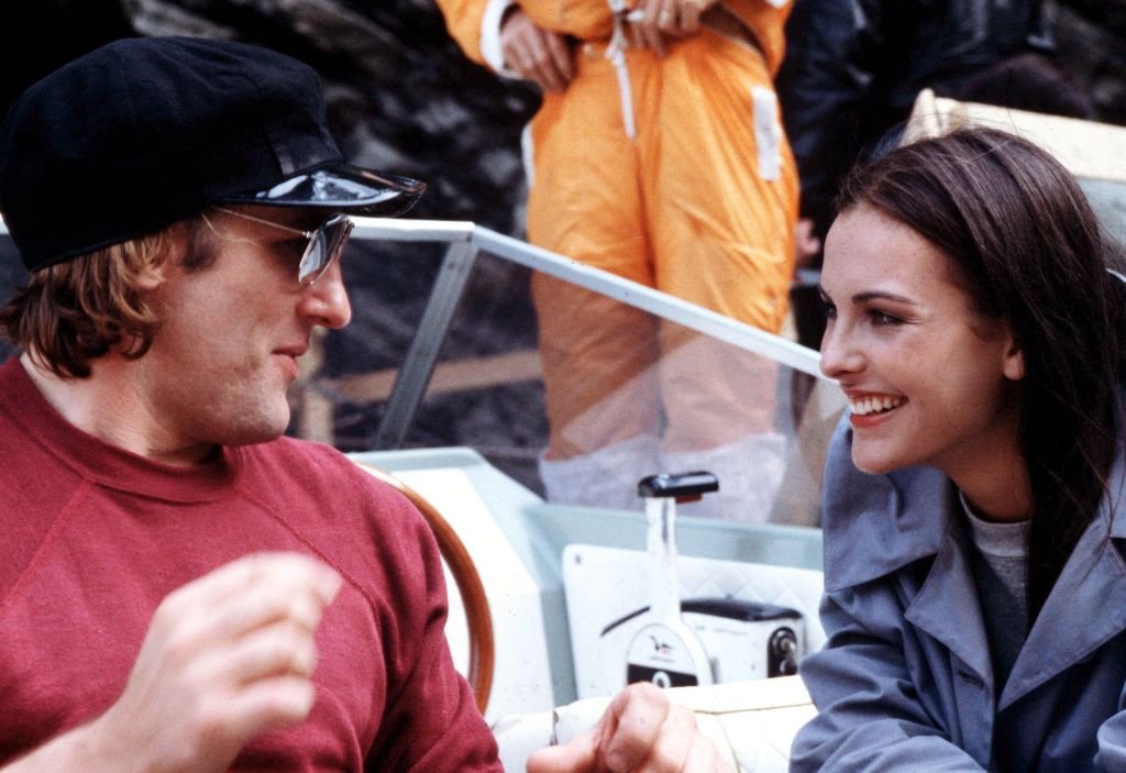 Gérard Depardieu avec Carole Bouquet. | Photo : Getty Images