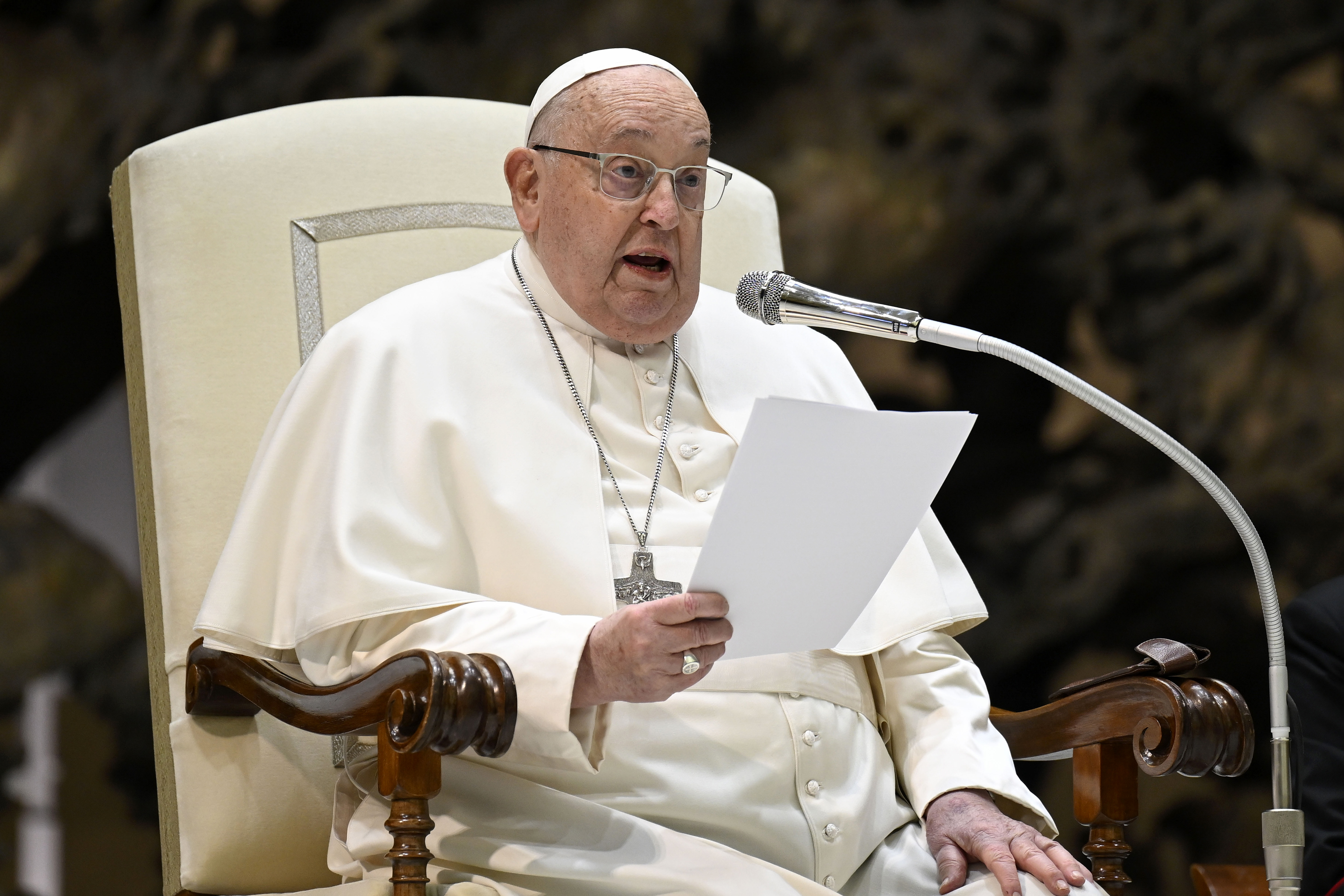 Le pape François tenant son homélie lors de l'audience générale hebdomadaire dans la Cité du Vatican, au Vatican, le 12 février 2025. | Source : Getty Images