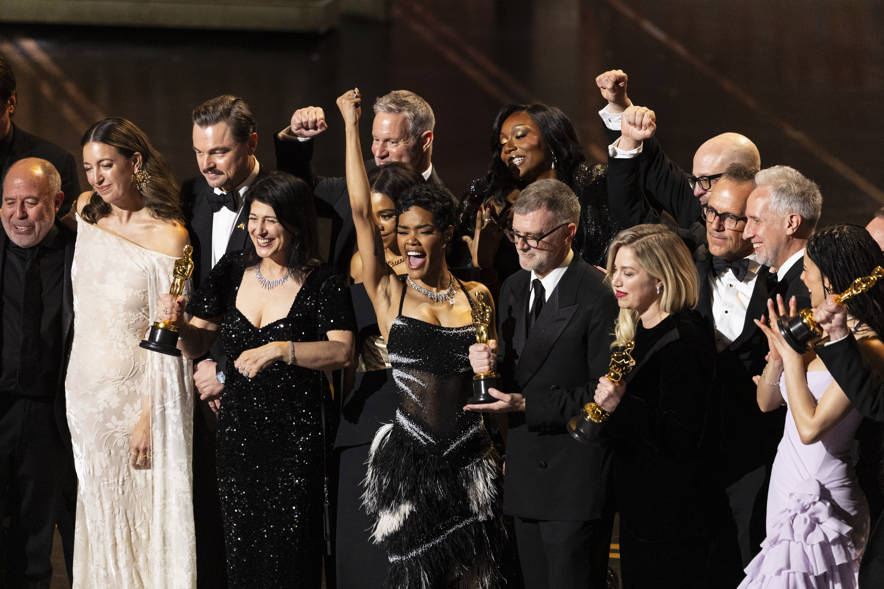 Florencia Martin, Leonardo DiCaprio, Cassandra Kulukundis, Regina Hall, Teyana Taylor, Shayna Mchale, Paul Thomas Anderson, Sara Murphy, Will Weiske et Anthony Carlino lors de la 98e cérémonie des Oscars | Source : Getty Images