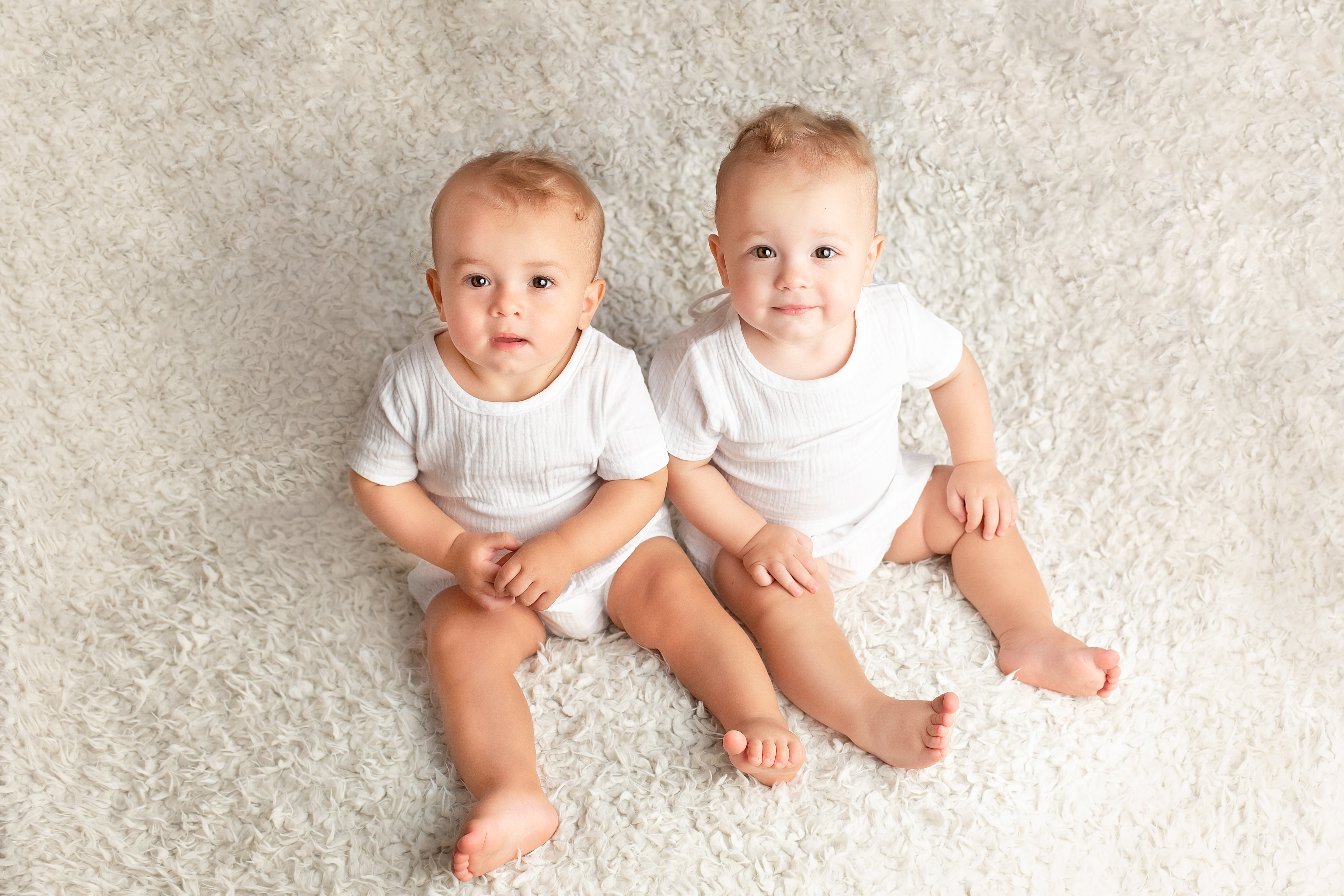 Une paire de jumeaux | Source : Shutterstock