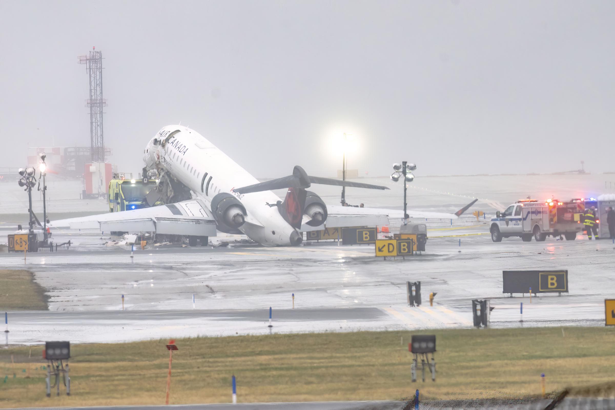 Un CRJ-900 d'Air Canada Express immobilisé sur la piste de l'aéroport LaGuardia le 23 mars 2026. | Source : Getty Images