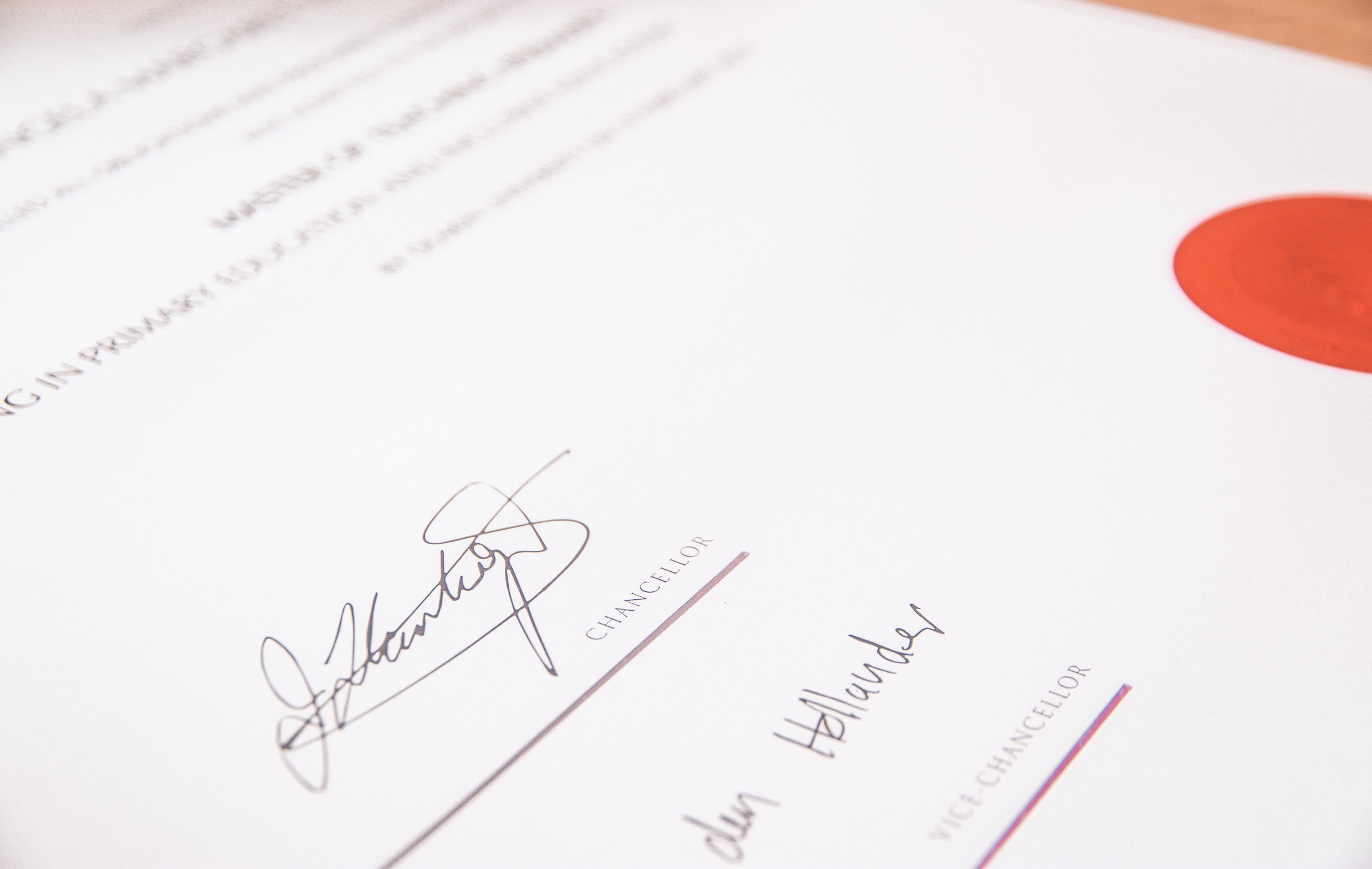 Formulaire juridique avec signatures | Source : Unsplash