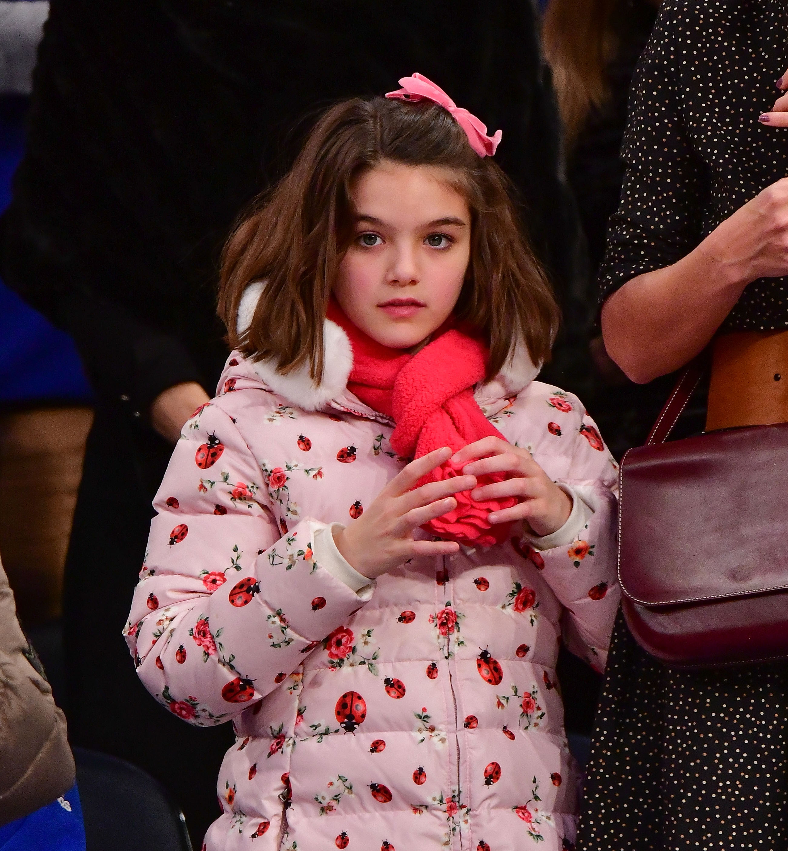 Suri Cruise lors d'un match de basket au Madison Square Garden, le 16 décembre 2017 à New York. | Source : Getty Images