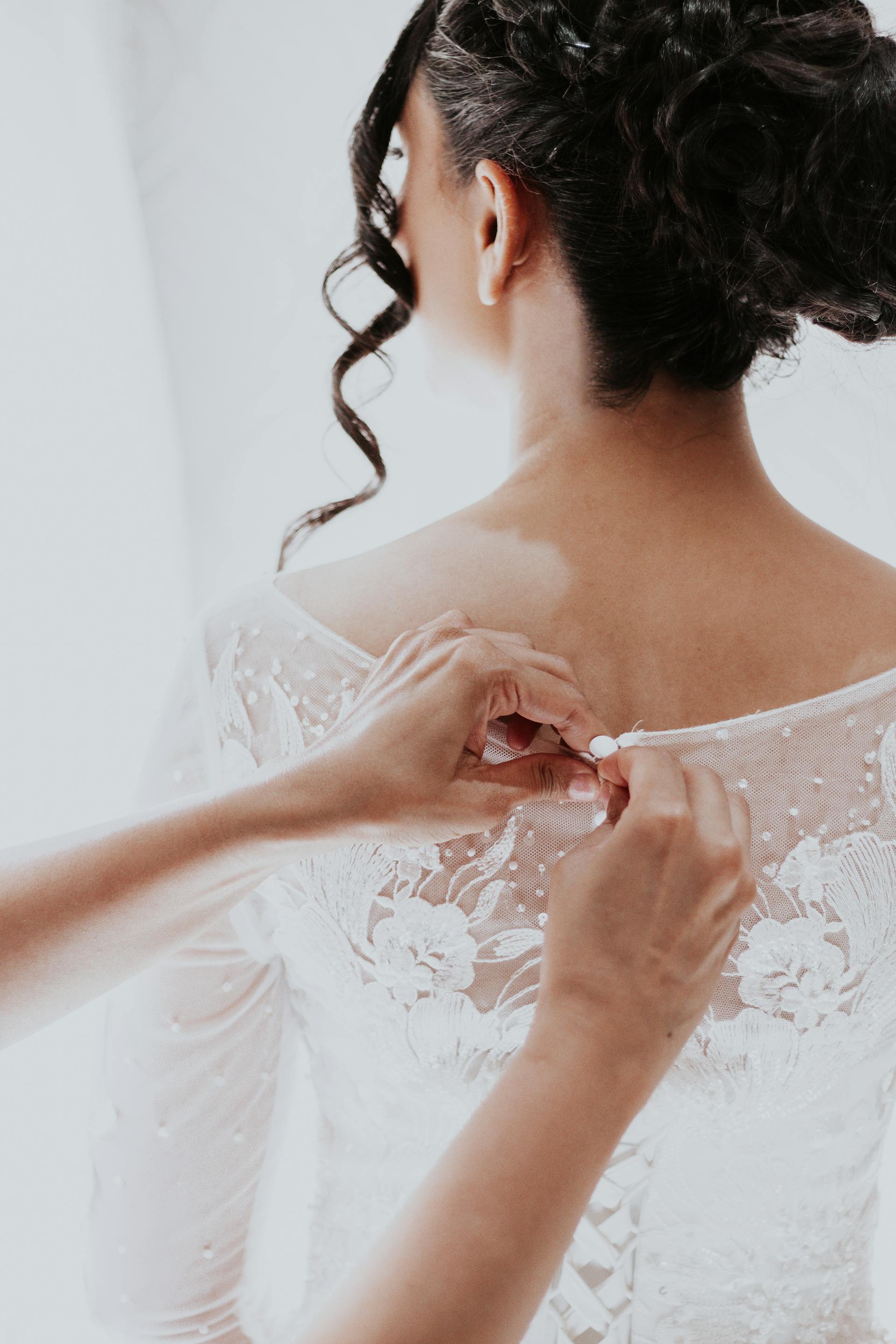 Une mariée qui s'habille | Source : Pexels