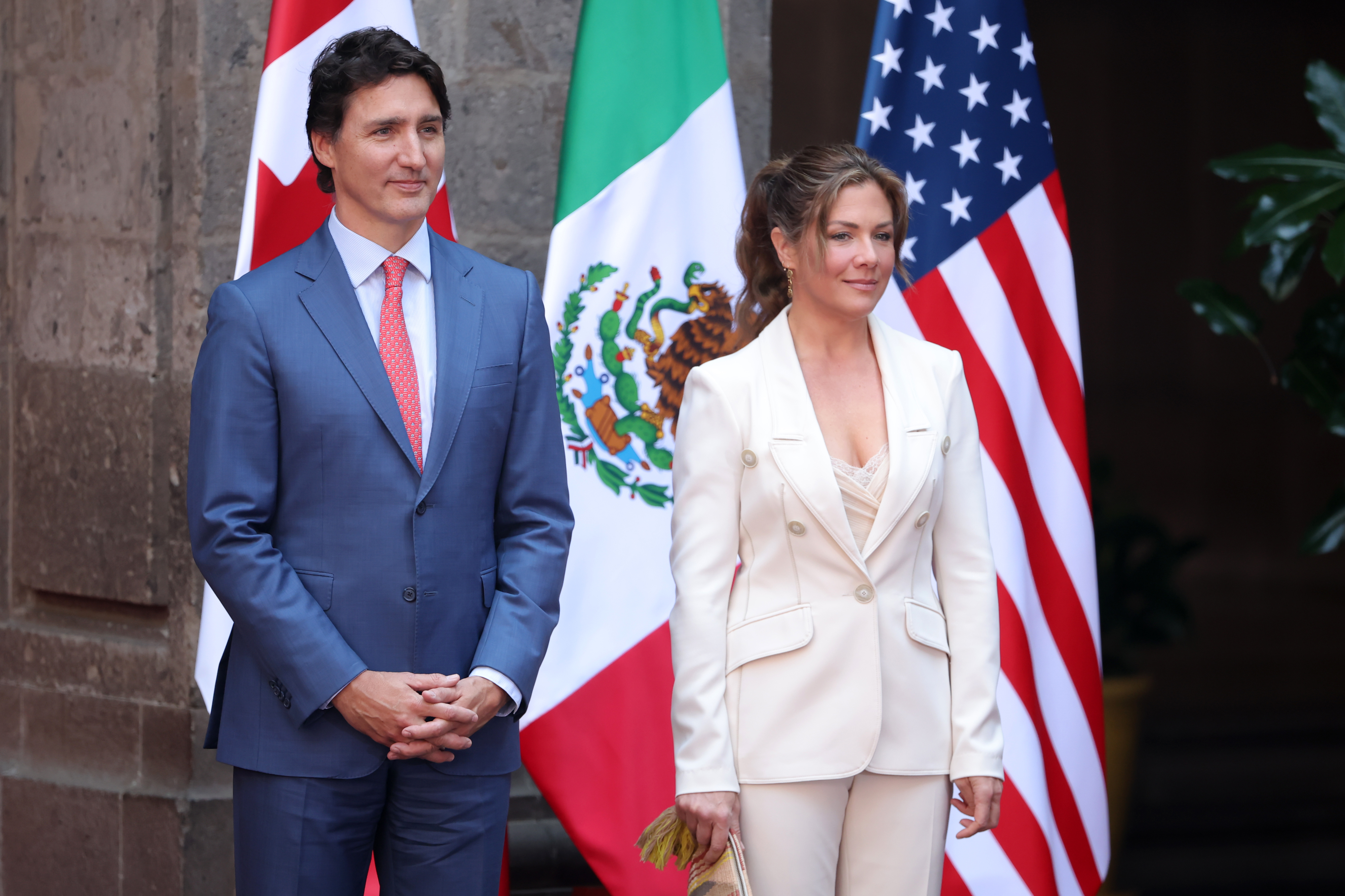 Justin Trudeau et Sophie Grégoire Trudeau lors de la cérémonie de bienvenue dans le cadre du '2023 North American Leaders' Summit au Palacio Nacional le 10 janvier 2023, à Mexico, au Mexique. | Source : Getty Images