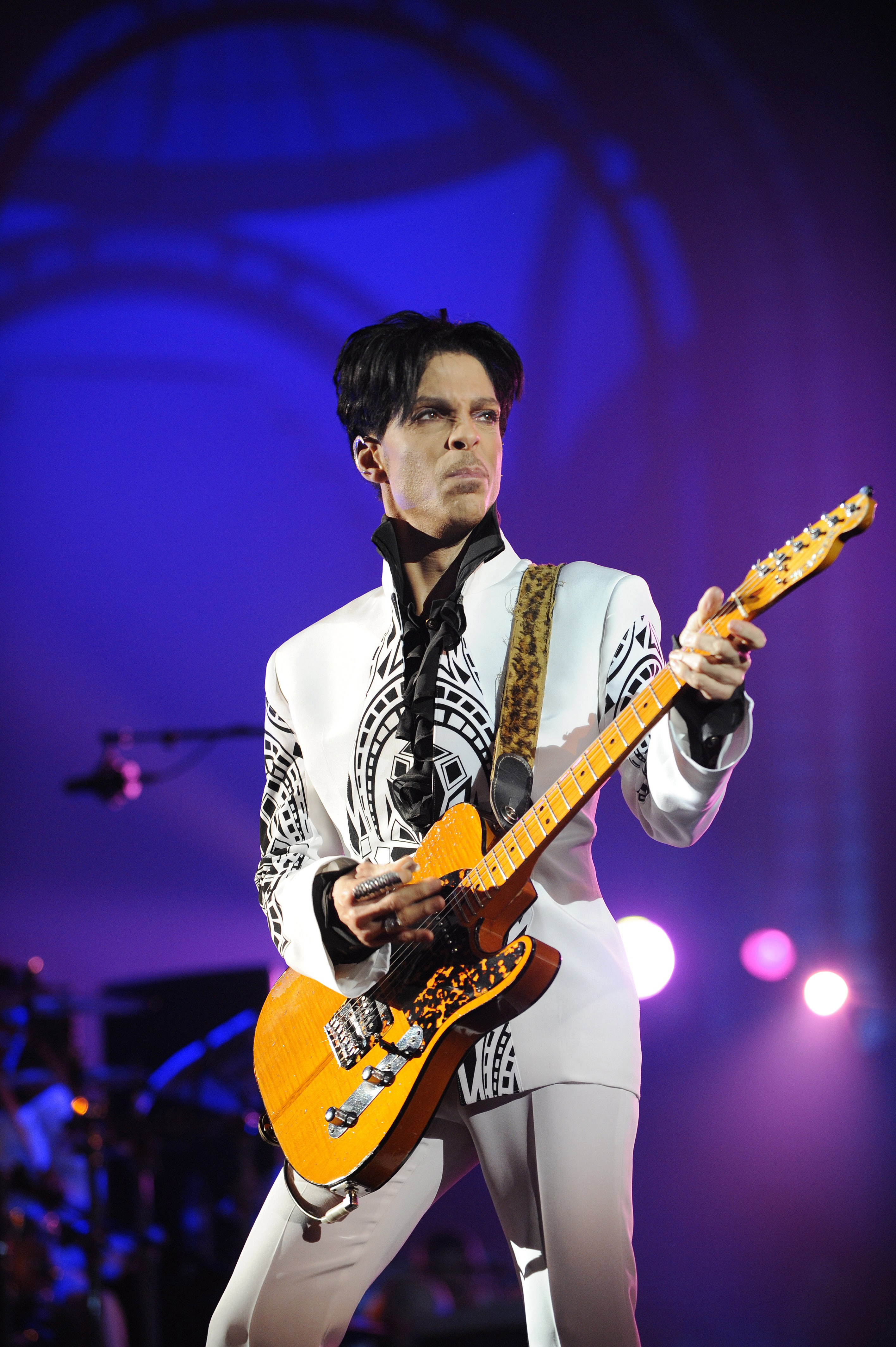 Prince se produit au Grand Palais à Paris, France, le 11 octobre 2009 | Source : Getty Images