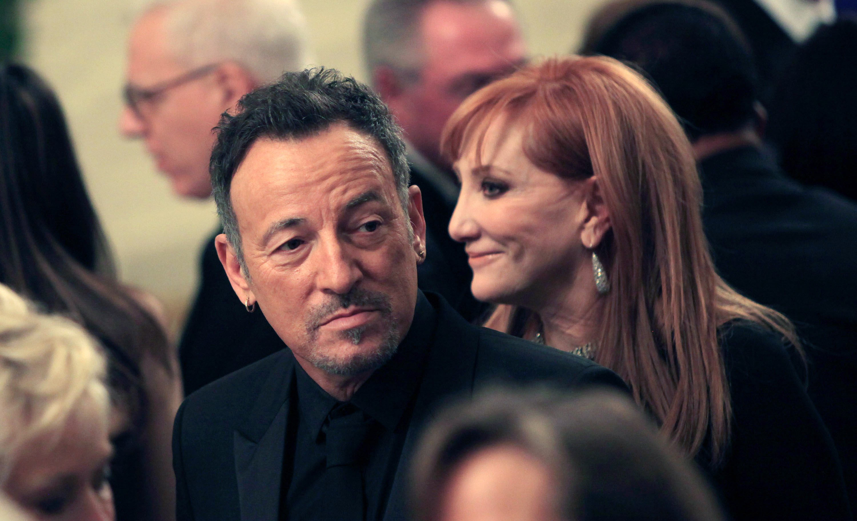 Bruce Springsteen et Patti Scialfa lors de la 27e cérémonie annuelle des Kennedy Center Honors au John F. Kennedy Center for the Performing Arts, le 7 décembre 2014, à Washington, DC. | Source : Getty Images