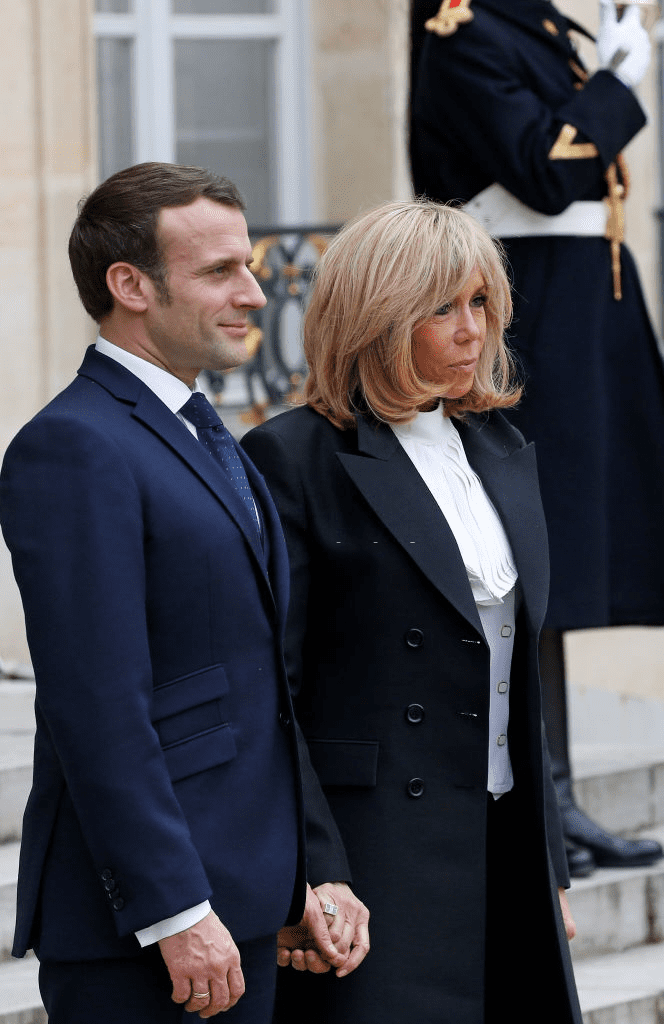 Le Président français Emmanuel Macron et son épouse Brigitte Macron accompagnent le Roi Philippe d'Espagne et la Reine Létizia d'Espagne après un déjeuner au Palais présidentiel de l'Elysée le 11 mars 2020 à Paris, France. | Photo : Getty Images