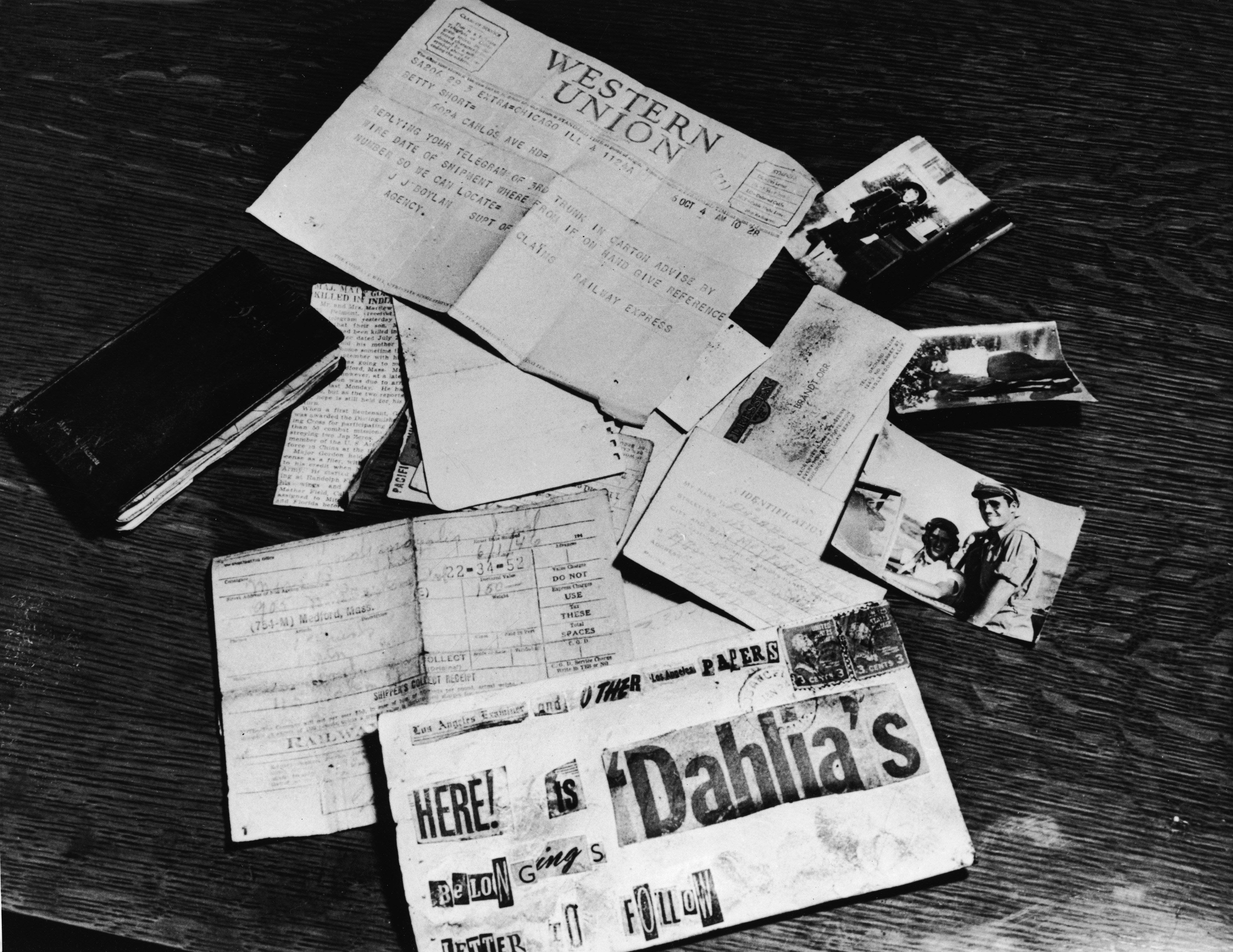 Preuve du Dahlia noir sur le bureau du procureur de LA en Californie, 1947 | Photo : Getty Images