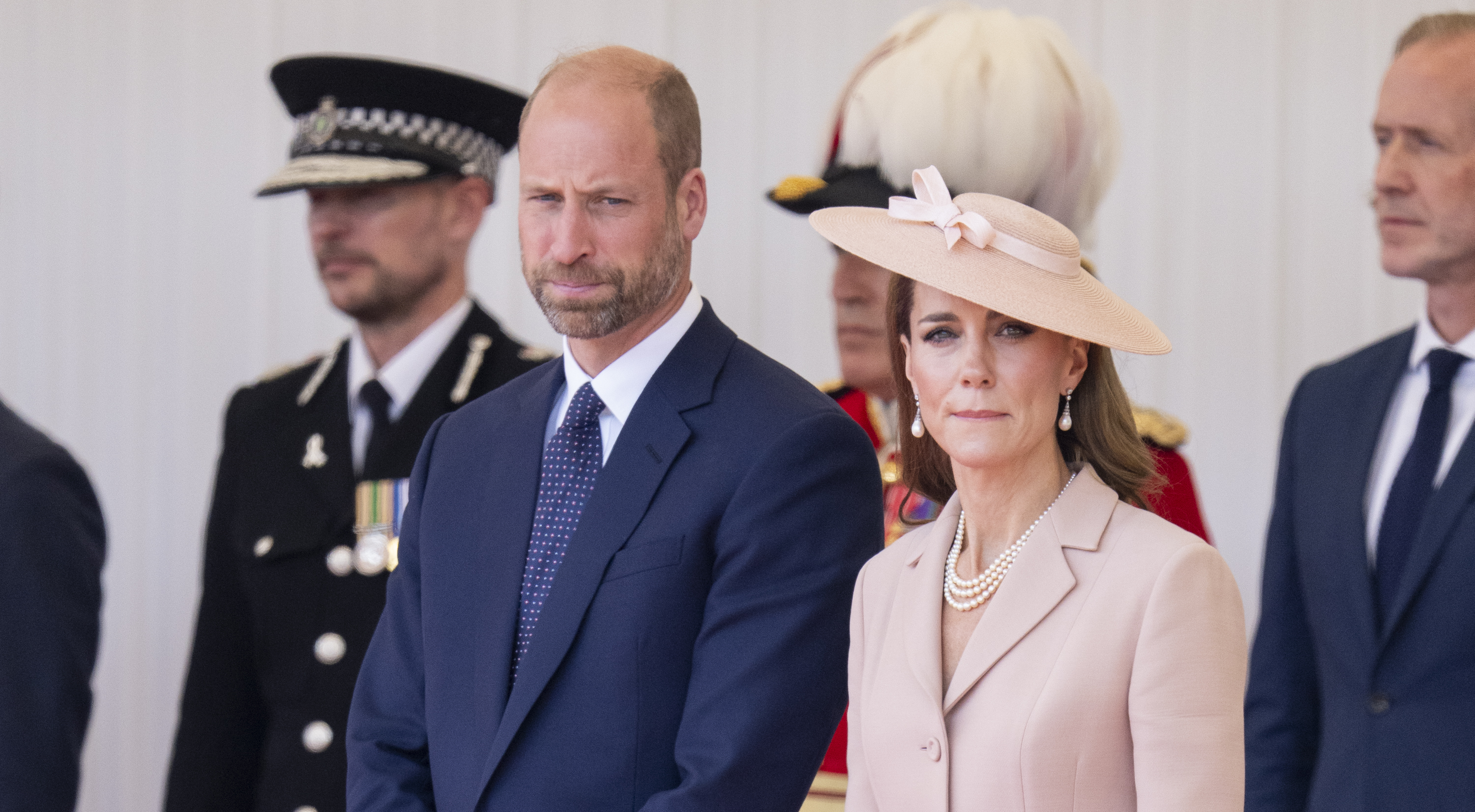 Le prince William et la princesse Catherine debout ensemble lors de la cérémonie de bienvenue de la visite d'État officielle du président français Emmanuel Macron et de son épouse, Brigitte Macron, au Royaume-Uni.