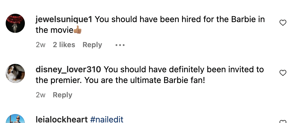 Les commentaires des fans sur la photo Instagram de Kayla LaVende où elle et Margot Robbie portent la même tenue alors que la star foule le tapis de la première mondiale de "Barbie" le 10 juillet 2023 | Source : Instagram/wls_barbie