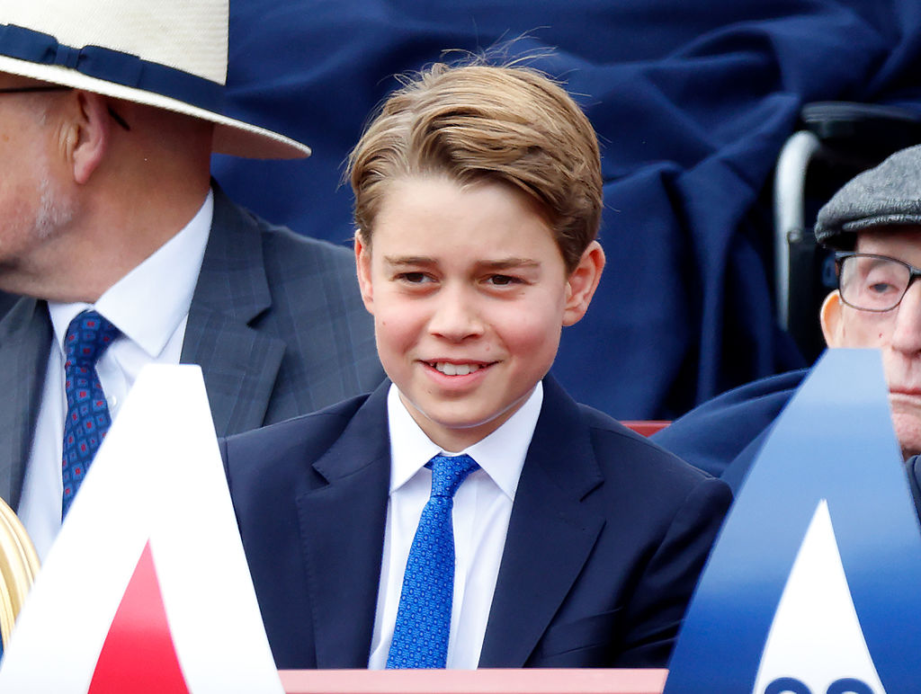 Le prince George de Galles assiste à une procession militaire sur le Mall, à l'occasion du 80e anniversaire du jour de la Victoire en Europe, le 5 mai 2025 à Londres, en Angleterre. | Source : Getty Images