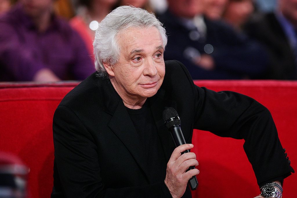 Michel Sardou à l'émission Vivement Dimanche. | Photo : Getty Images