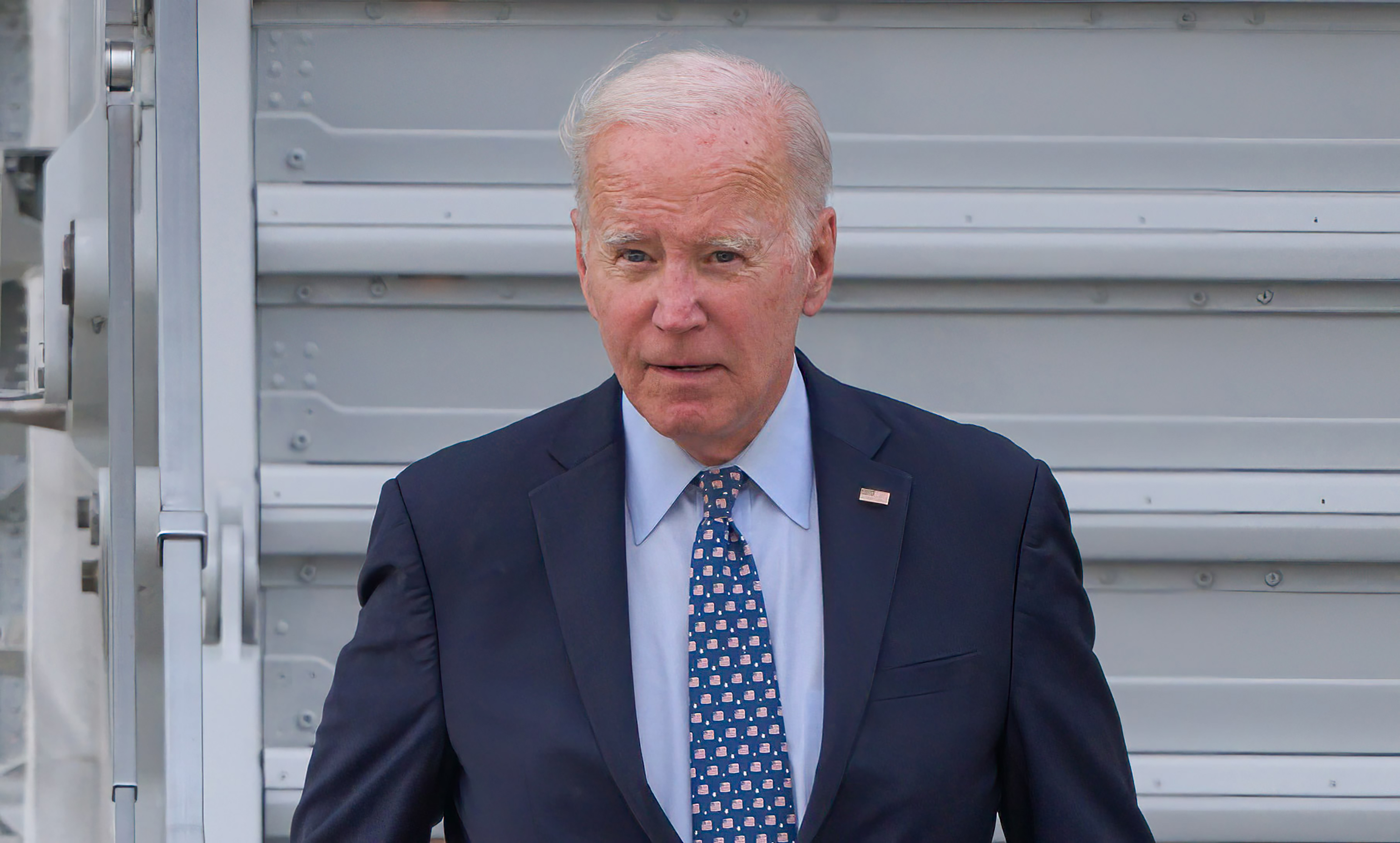 Joe Biden débarquant d'Air Force One à l'aéroport John F. Kennedy de New York, le 17 septembre 2023. | Source : Getty Images
