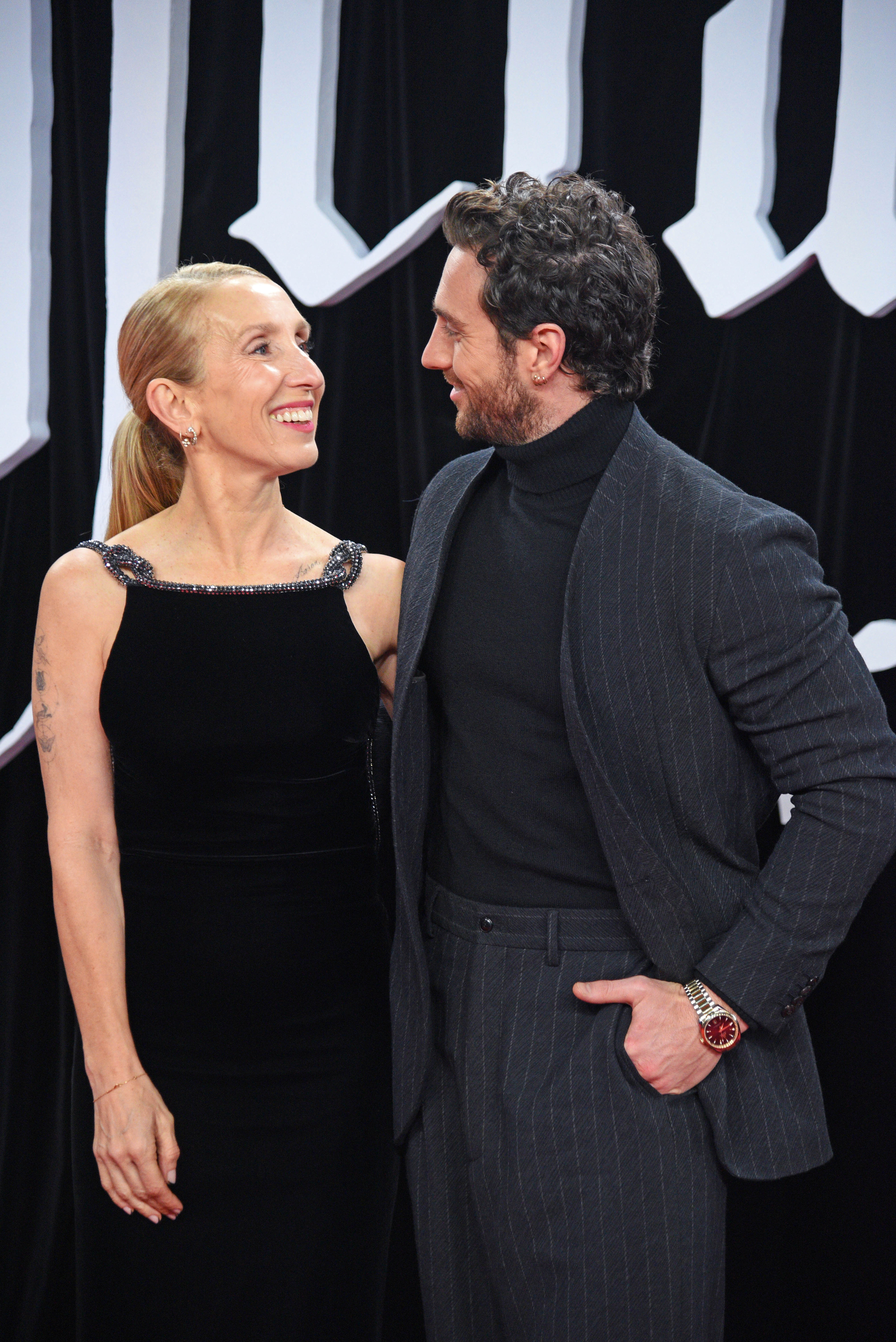 Sam et Aaron Taylor-Johnson à la première mondiale de "Nosferatu" au Zoo Palast le 2 décembre 2024 à Berlin, Allemagne. | Source : Getty Images