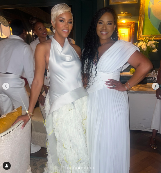 LeToya Luckett posant avec un être cher le jour de son mariage, posté le 2 août 2024 | Source : Instagram/iamaventergray