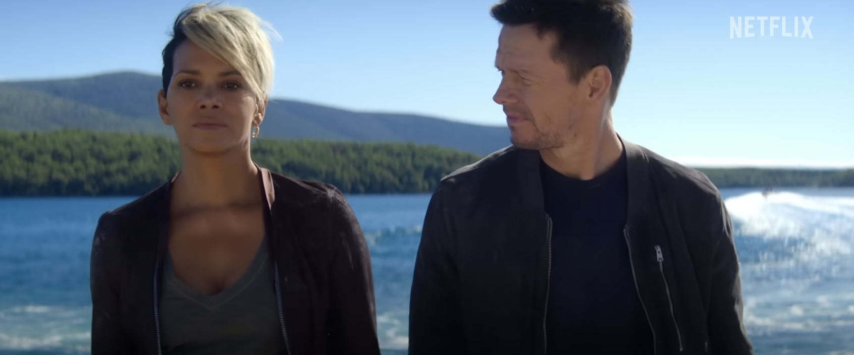 Halle Berry et Mark Wahlberg dans une scène de "The Union", postée le 26 juin 2024 | Source : YouTube/Netflix