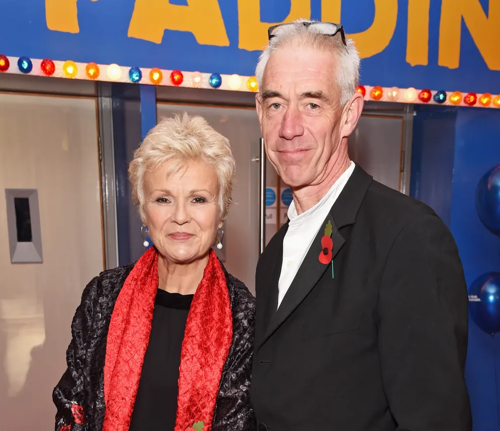 Julie Walters avec son mari Grant Roffey lors de la première mondiale de "Paddington 2" en 2017 à Londres, en Angleterre. | Source : Getty Images