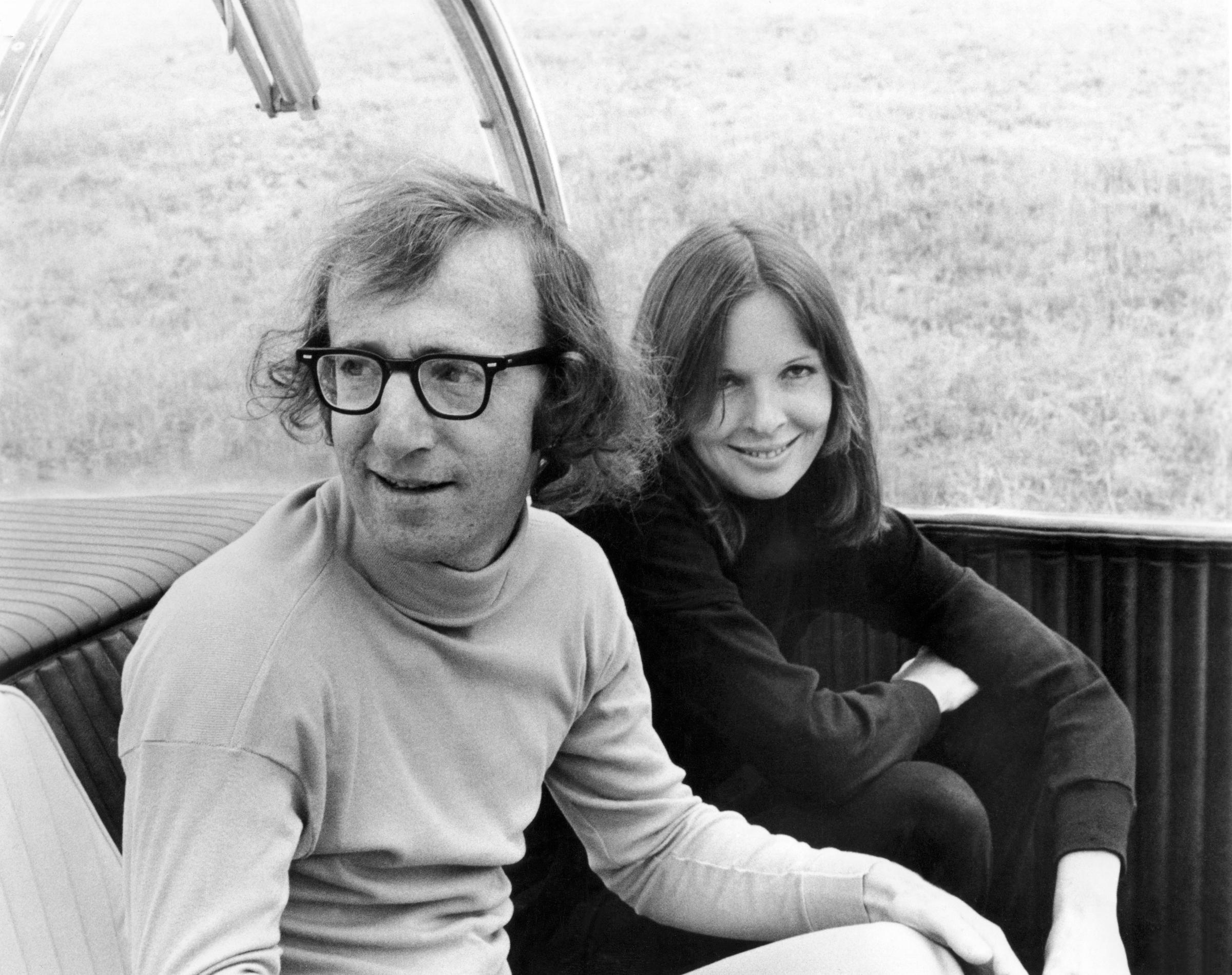 Woody Allen et Diane Keaton sur le tournage du film comique « Sleeper », vers 1973. | Source : Getty Images