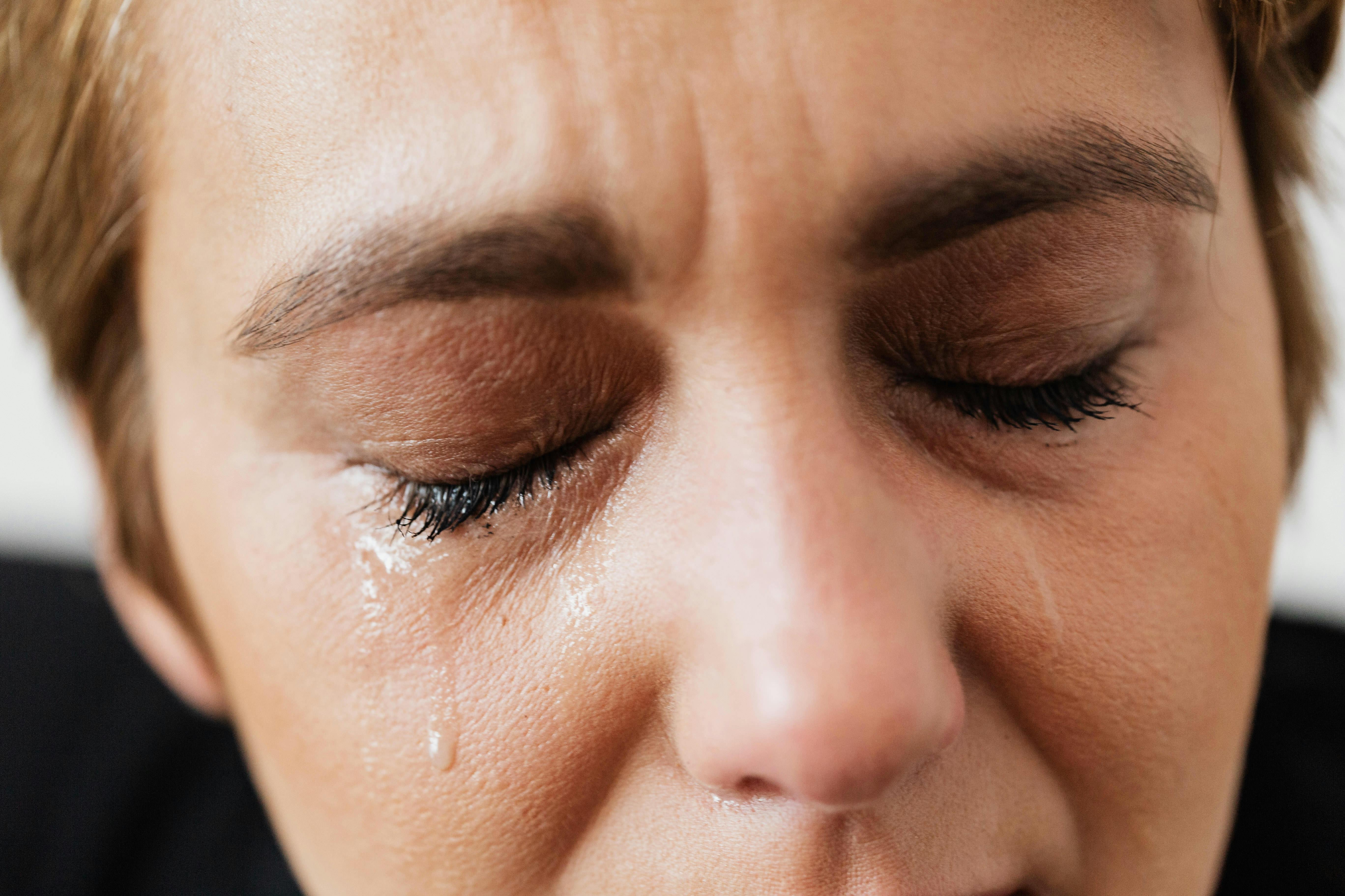 Gros plan sur les yeux d'une femme qui pleure | Source : Pexels