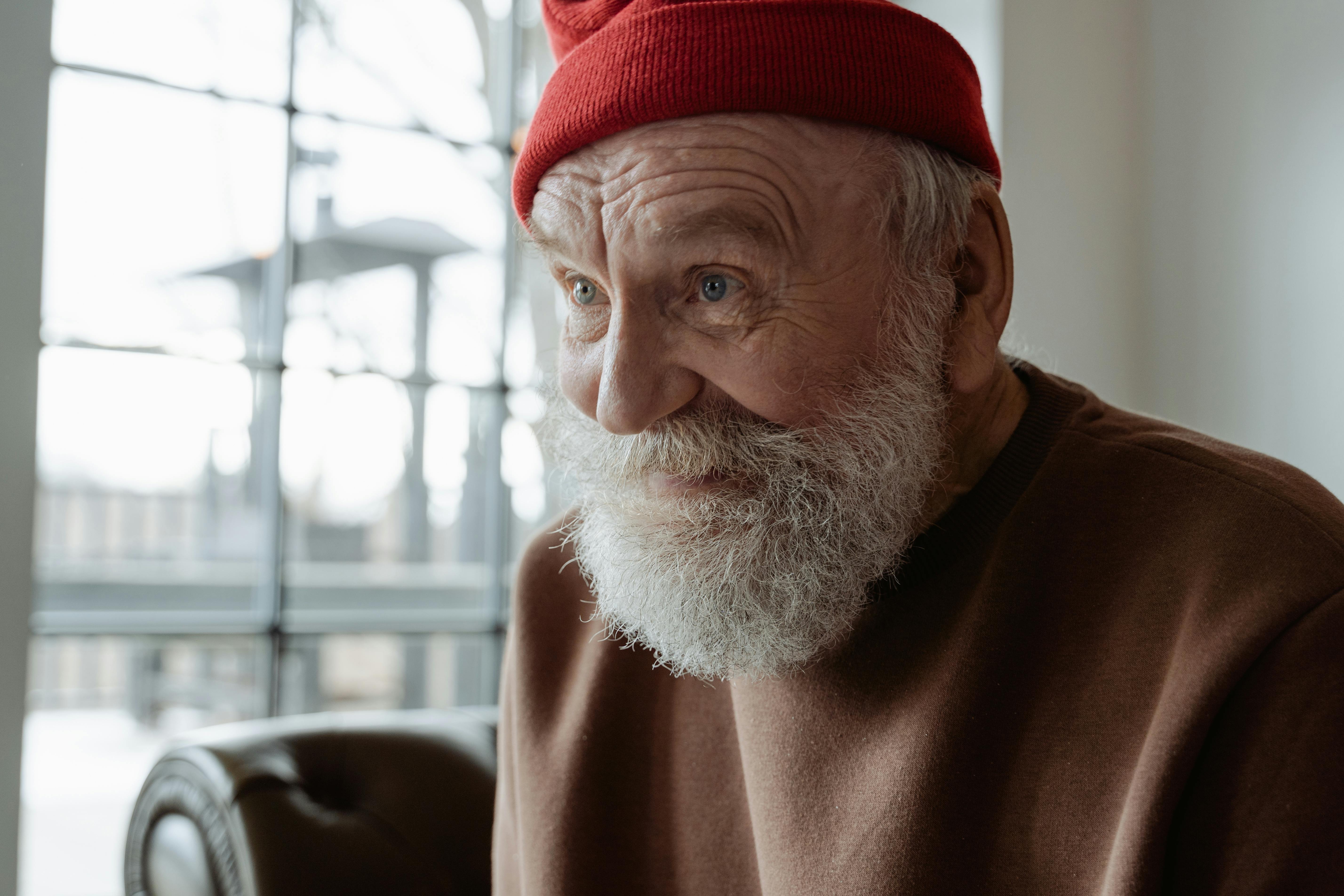 Une photo de près d'un vieil homme | Source : Pexels