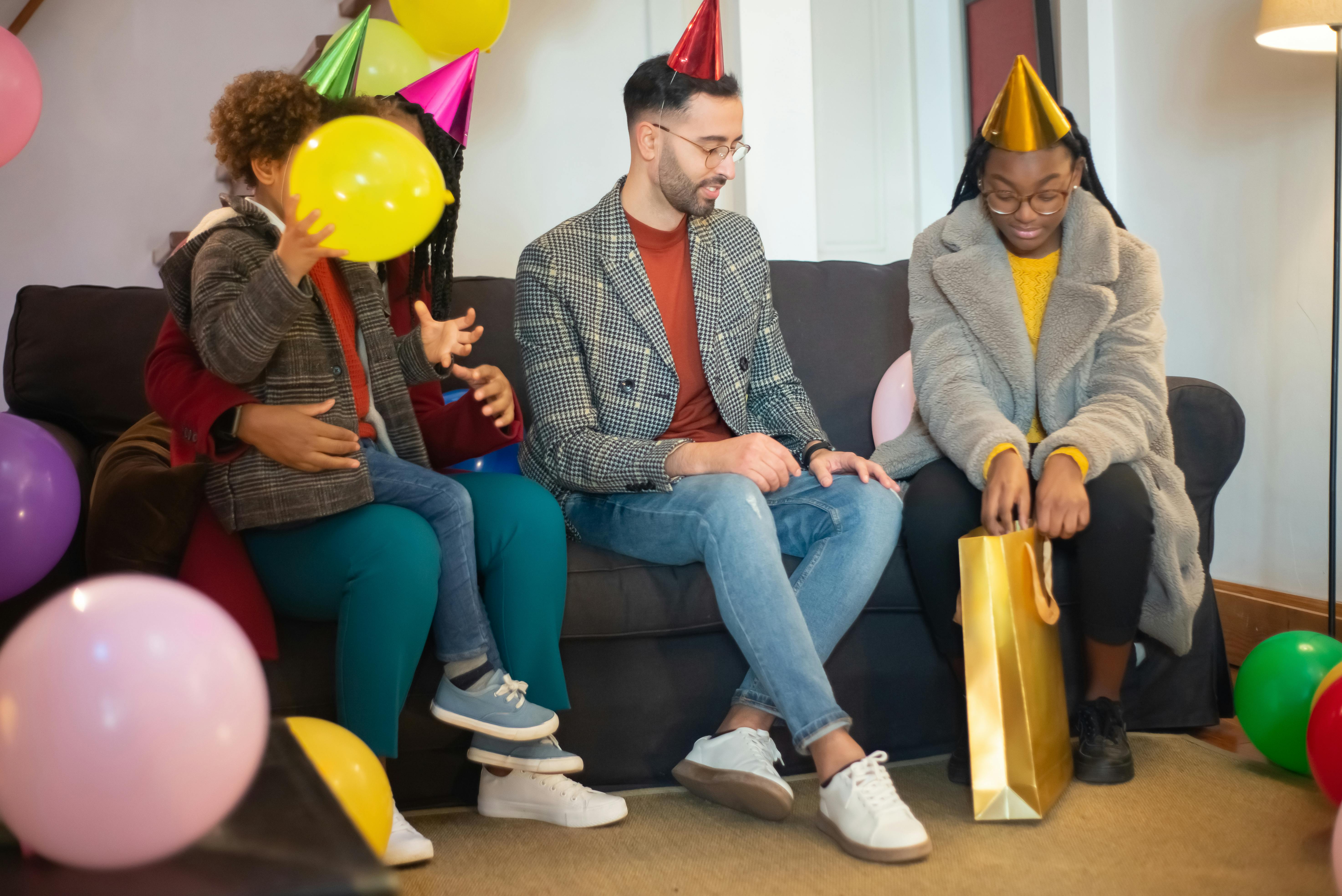 Des personnes se sont rassemblées lors d'une célébration d'anniversaire | Source : Pexels