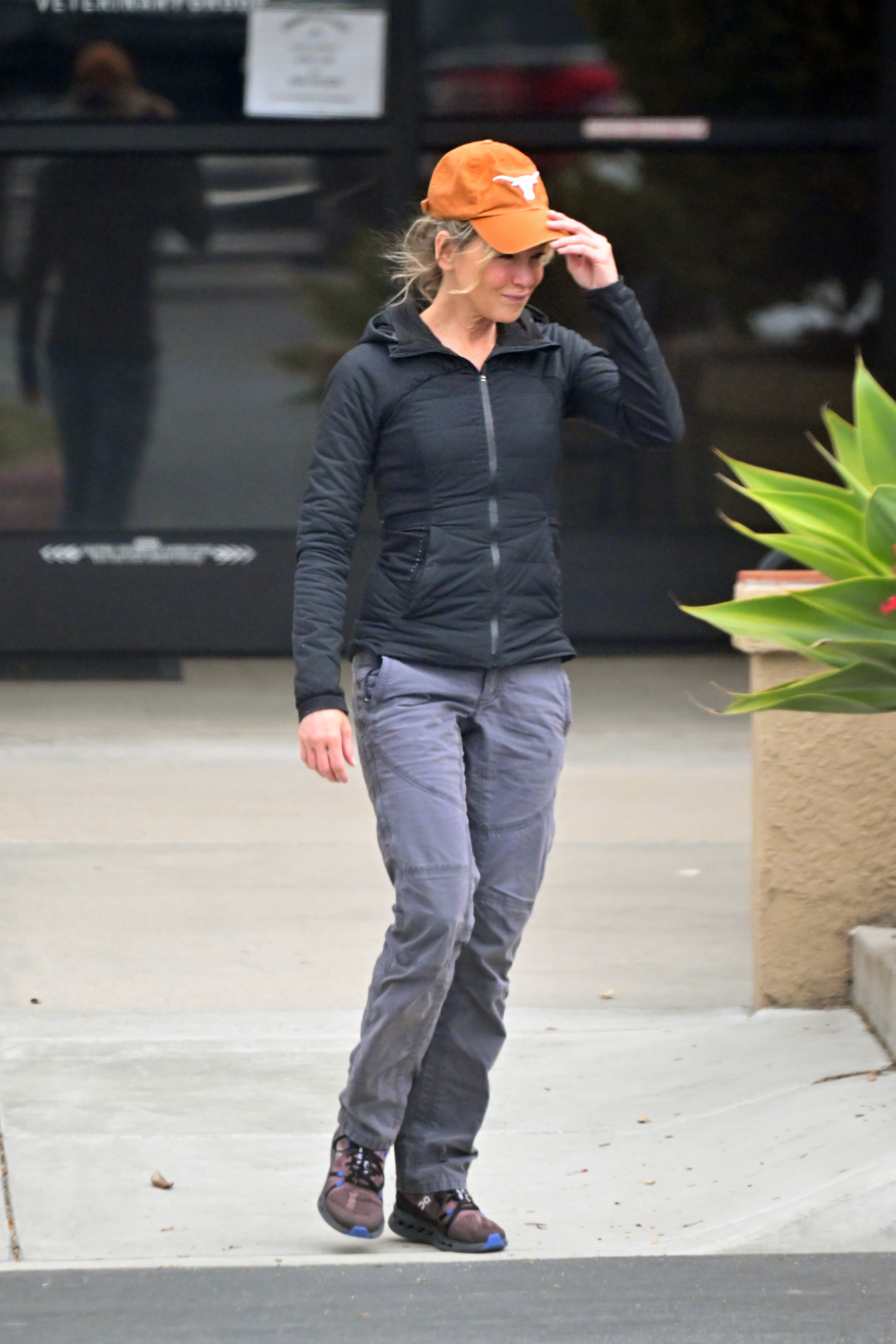 Renée Zellweger vue en train de faire des courses le 13 avril 2024 à Los Angeles, Californie | Source : Getty Images