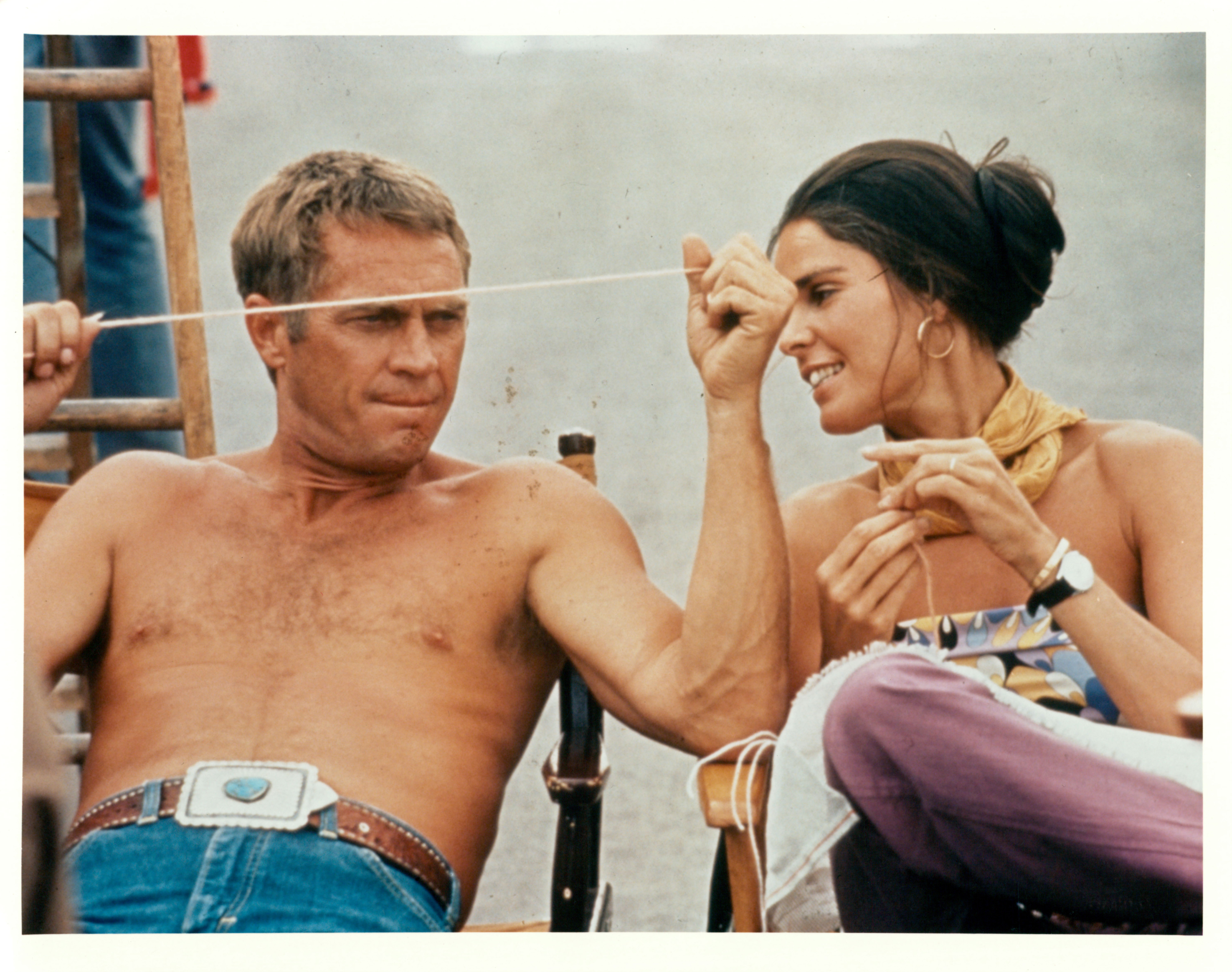 Steve McQueen avec l'actrice sur le tournage de "The Getaway" en 1972 | Source : Getty Images