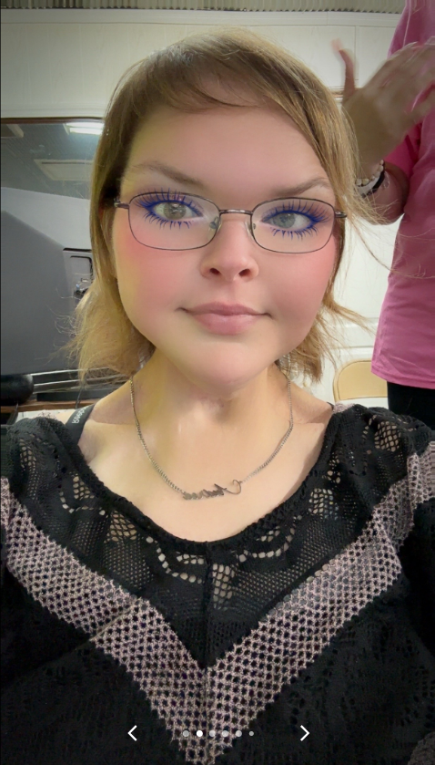 Tammy Slaton en chemisier noir et lunettes, extrait d'un post vidéo daté du 21 juillet 2025 | Source : TikTok/tammy.l.slaton