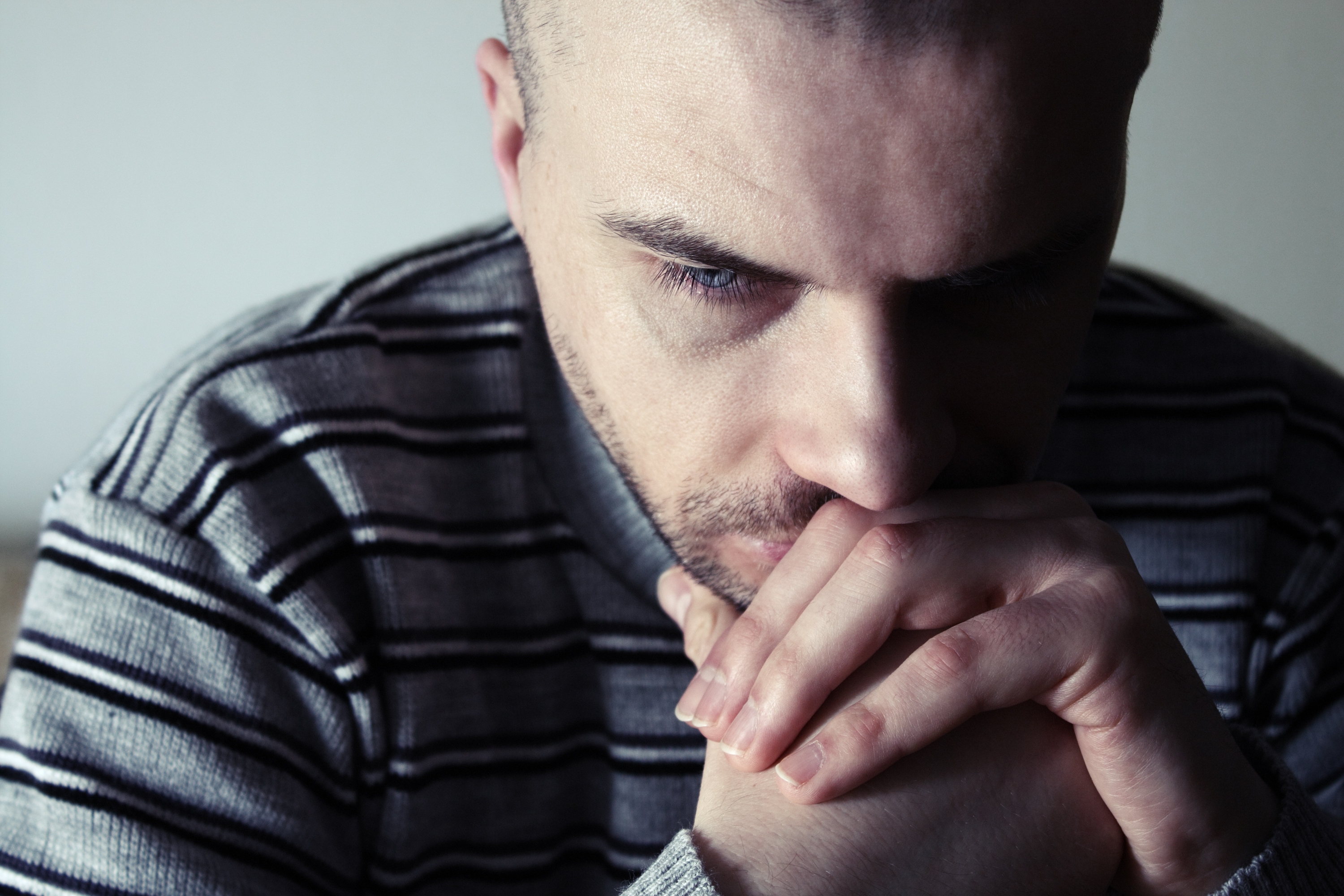 L'homme a confronté sa femme à ses mensonges. | L'homme a confronté sa femme à ses mensonges : Shutterstock