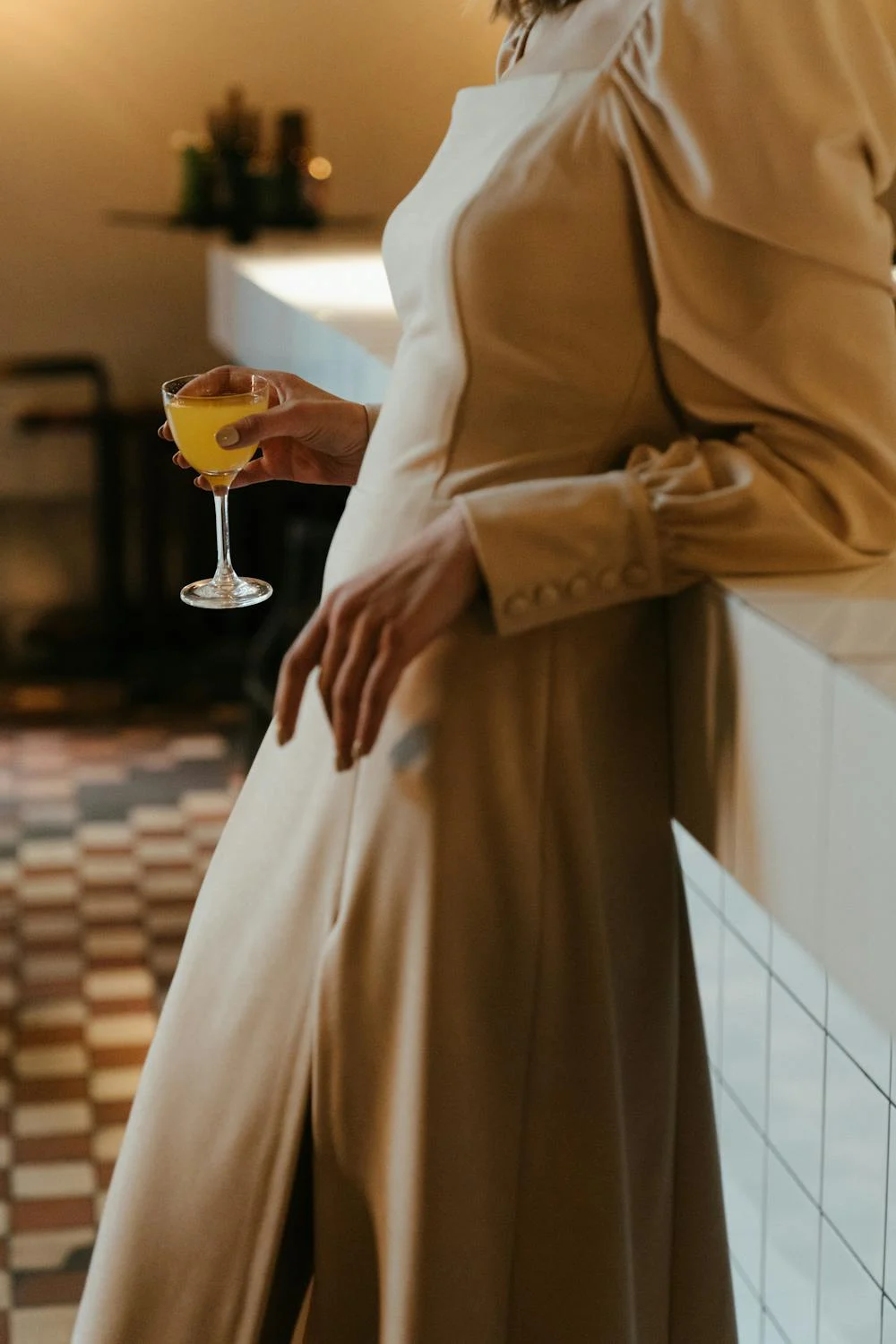 Une femme dans un restaurant | Source : Pexels