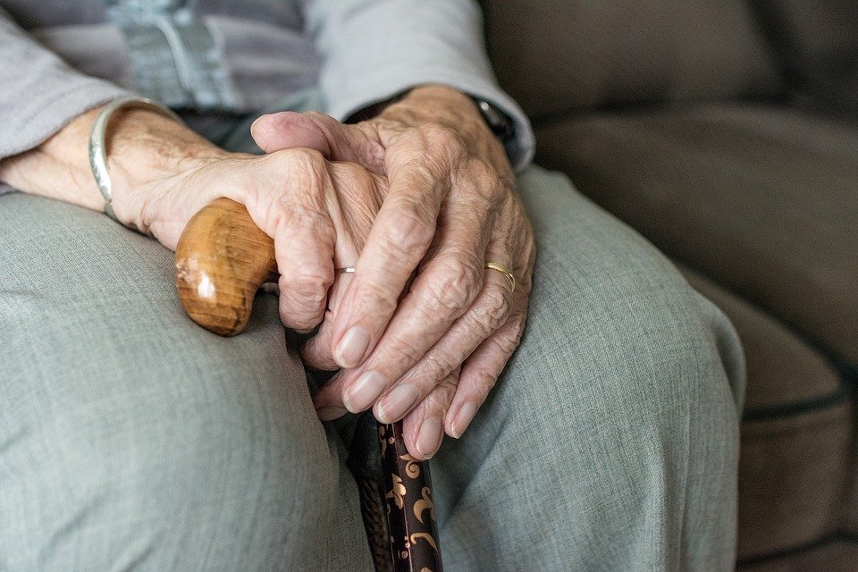 Main d'une vieille femme. | Photo : Pixabay