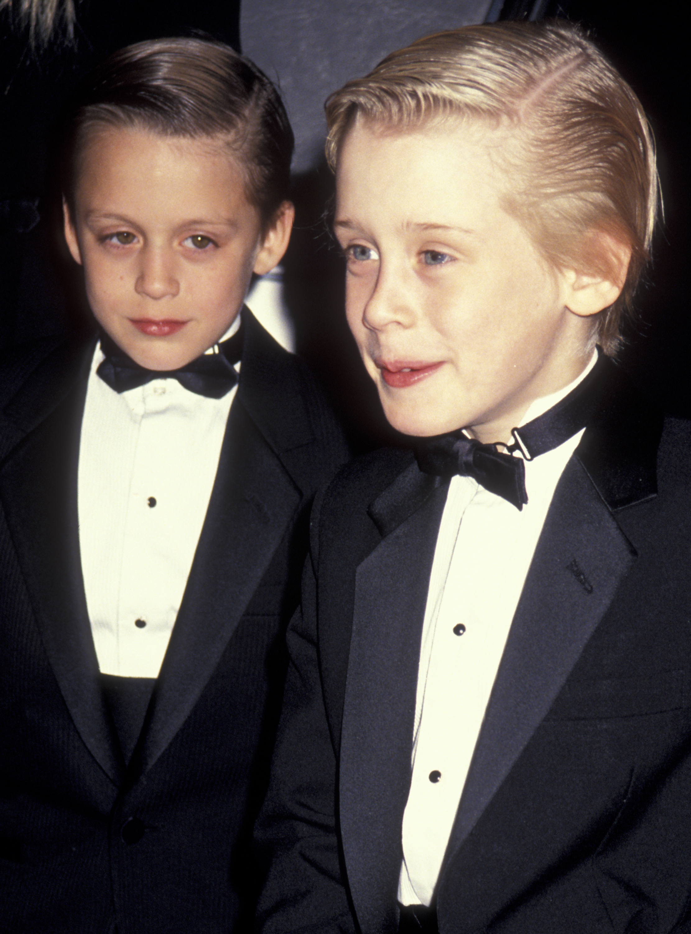 Avec l'un de ses frères et sœurs lors de la cinquième édition des American Comedy Awards à Los Angeles, Californie, le 9 mars 1991 | Source : Getty Images