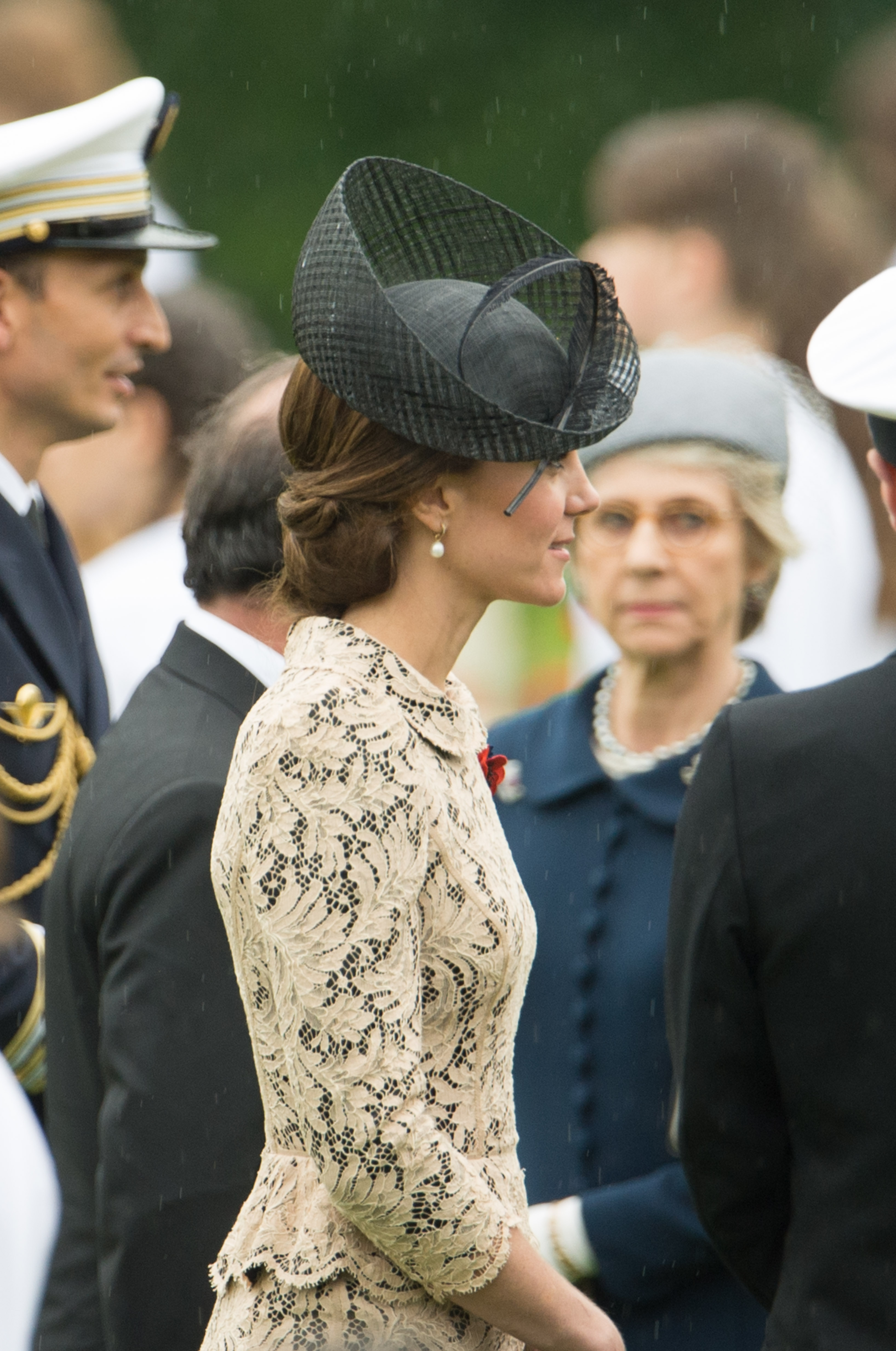 Catherine, duchesse de Cambridge lors de la commémoration du centenaire de la bataille de la Somme au mémorial de Thiepval de la Commonwealth War Graves Commission, le 1er juillet 2016 à Thiepval, France | Source : Getty Images