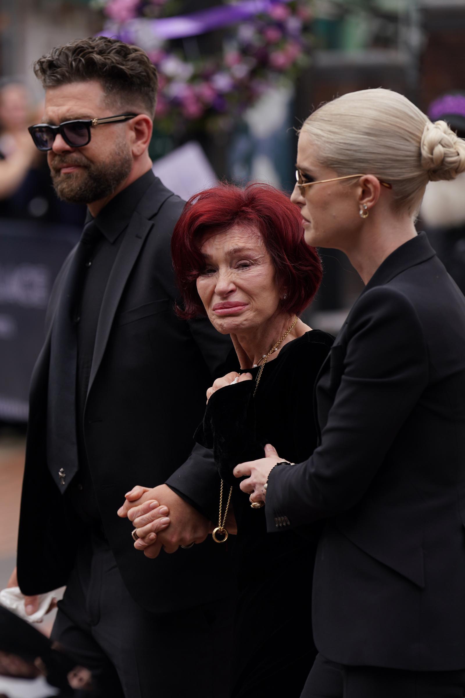 Sharon, Jack et Kelly Osbourne aux funérailles de feu Ozzy Osbourne qui ont eu lieu à Birmingham le 30 juillet 2025 | Source : Getty Images