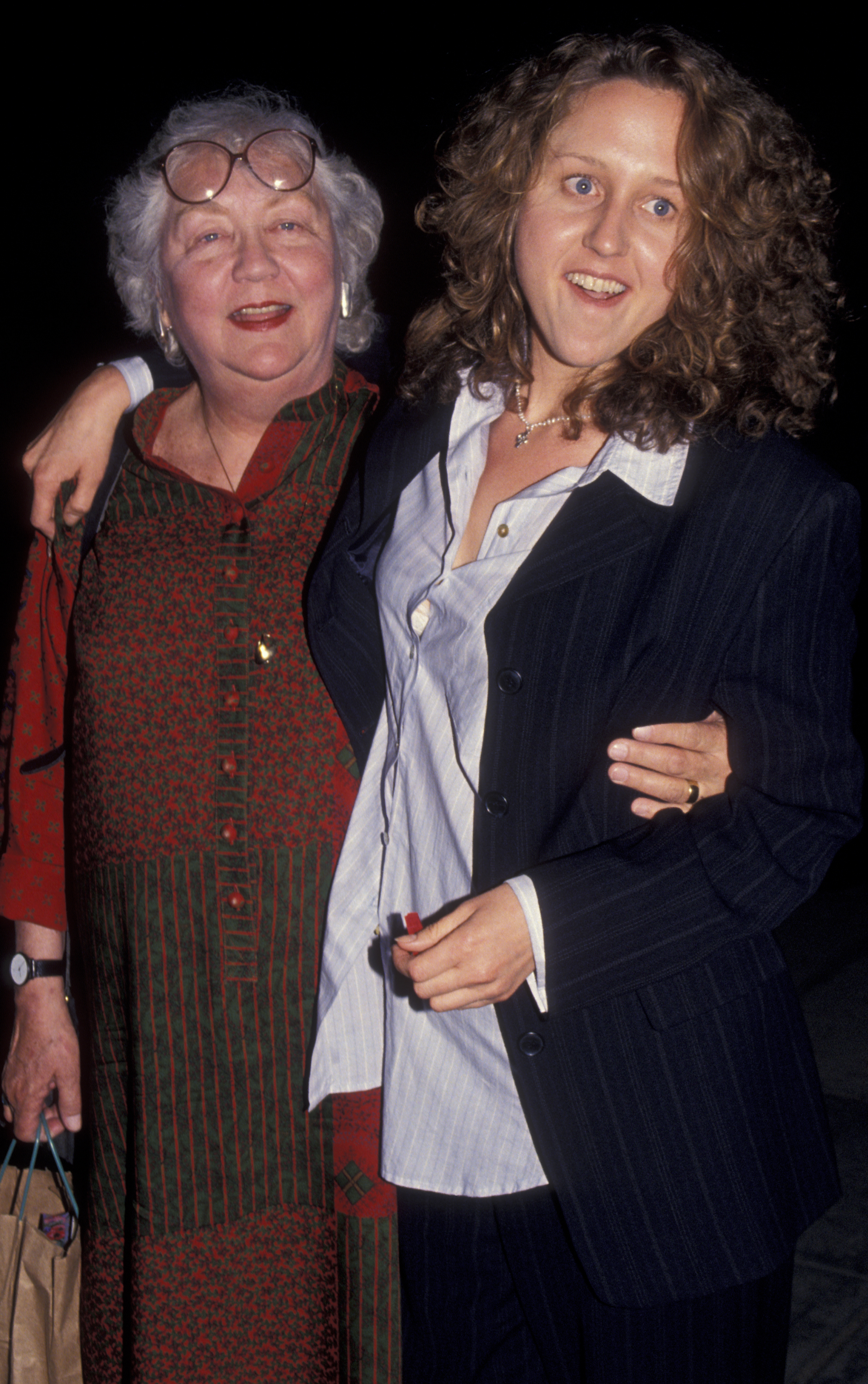 Lois Smith et Moon Elizabeth Smith à la première de "A Century of Women" au Hudson Theater à New York, le 23 mai 1994 | Source : Getty Images