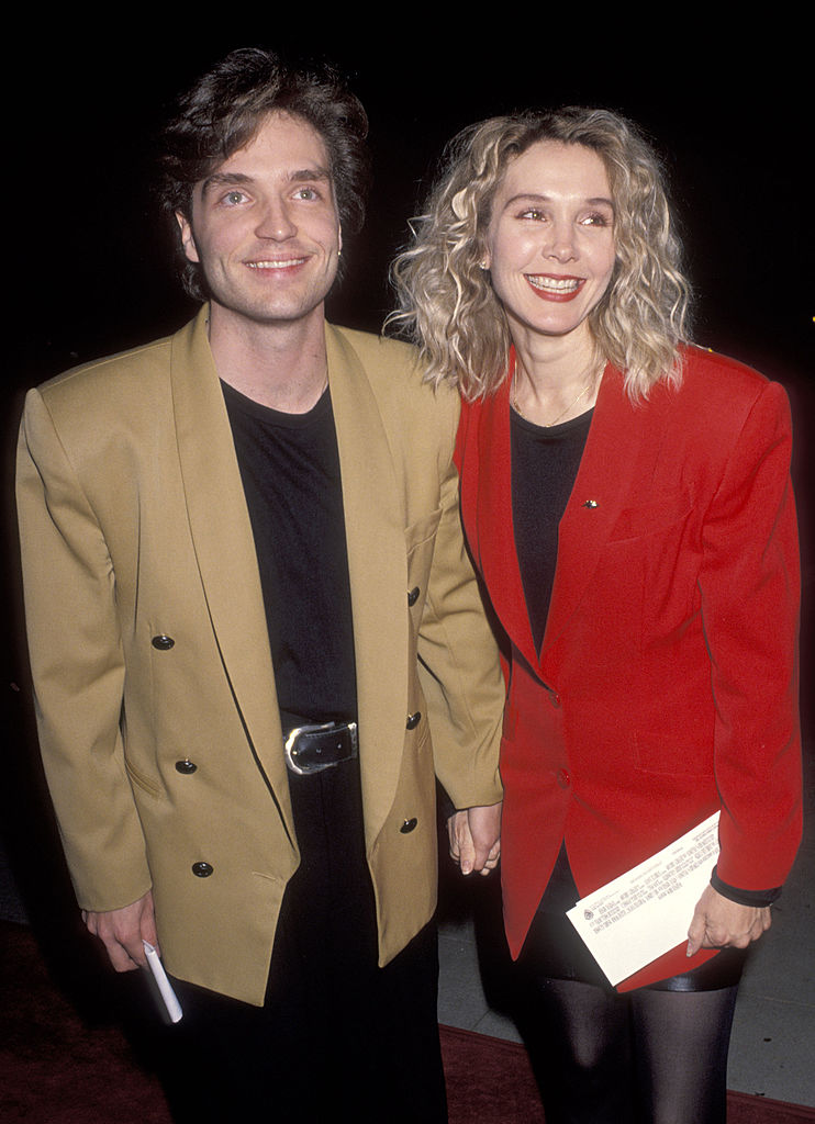 Richard Marx et Cynthia Rhodes en décembre 1992 à Beverly Hills, en Californie. | Source : Getty Images