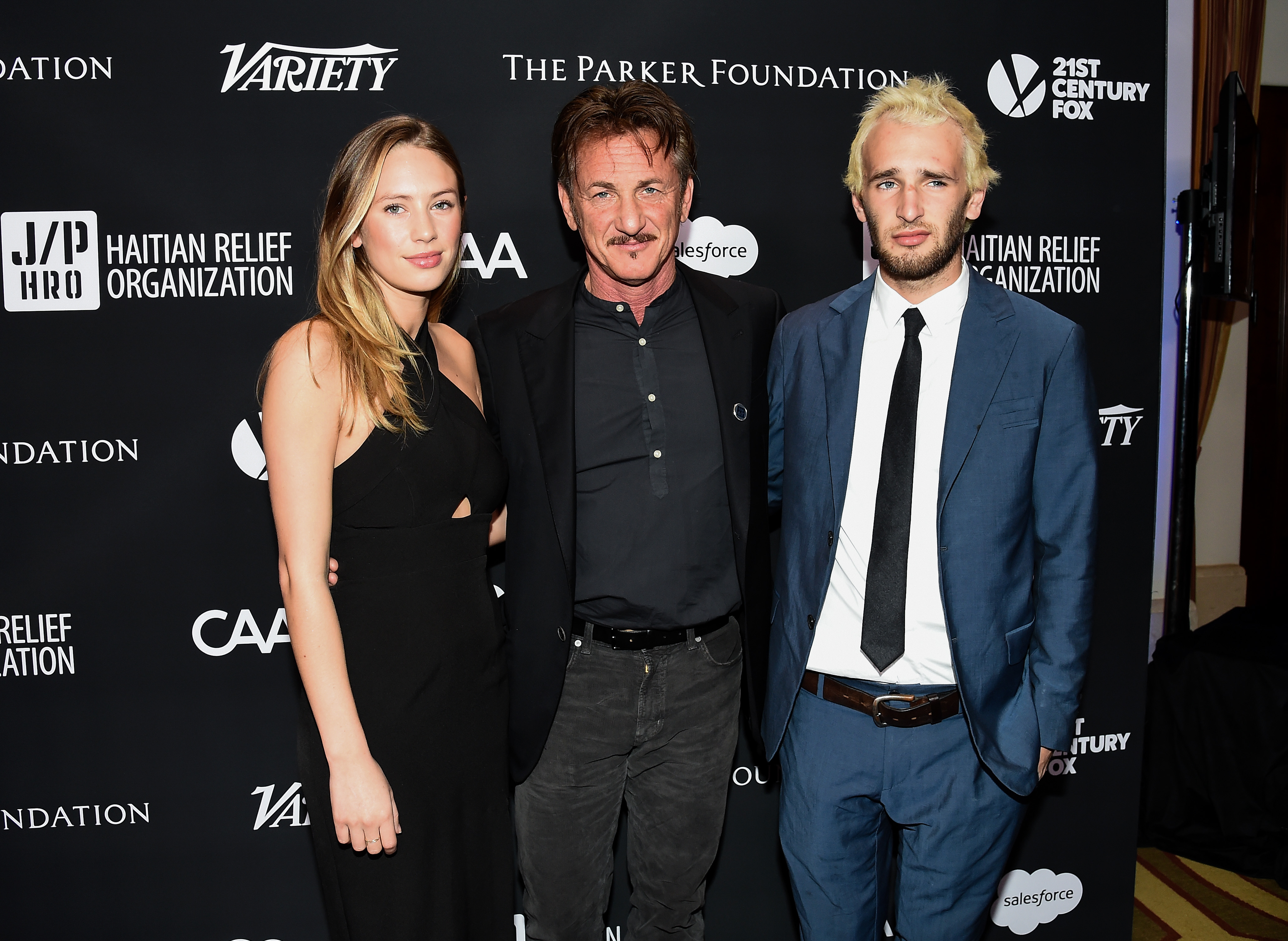 Dylan Penn, Sean Penn et Hopper Jack Penn lors du gala 'Haiti Rising' en 2017 | Source : Getty Images