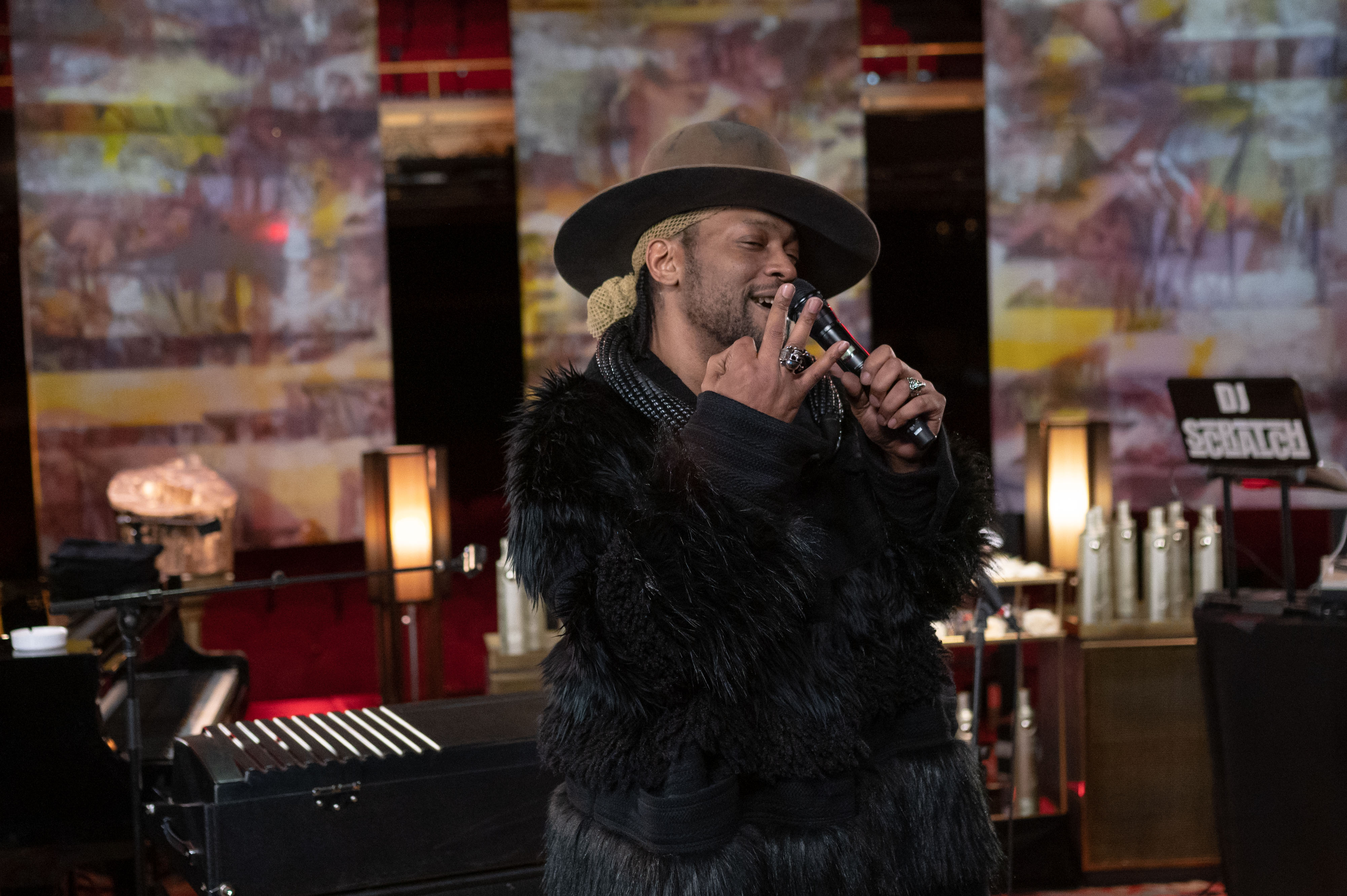 D'Angelo se produit au théâtre Apollo à New York, le 27 février 2021. | Source : Getty Images