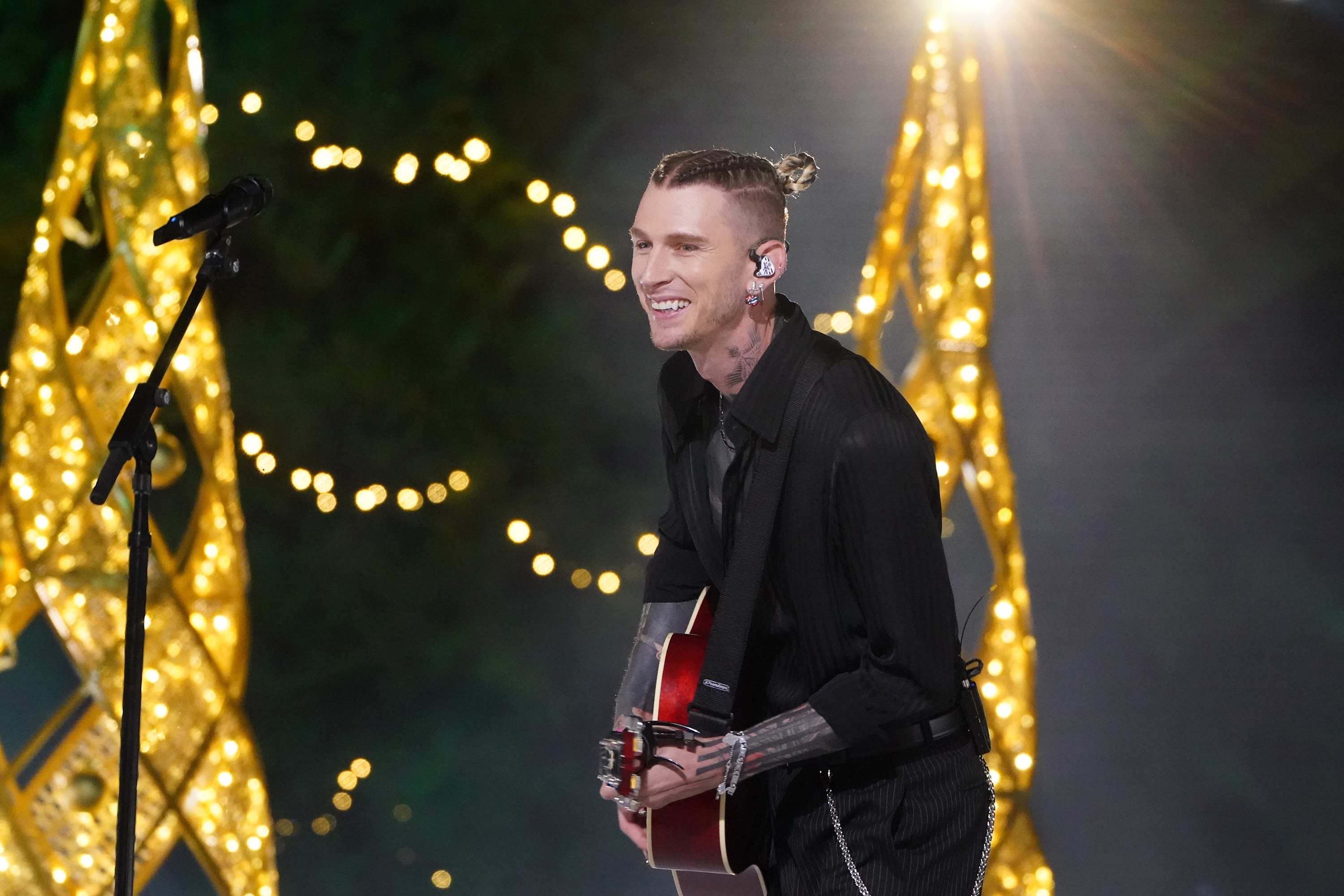 Machine Gun Kelly dans  "A Motown Christmas"  Source: Getty Images