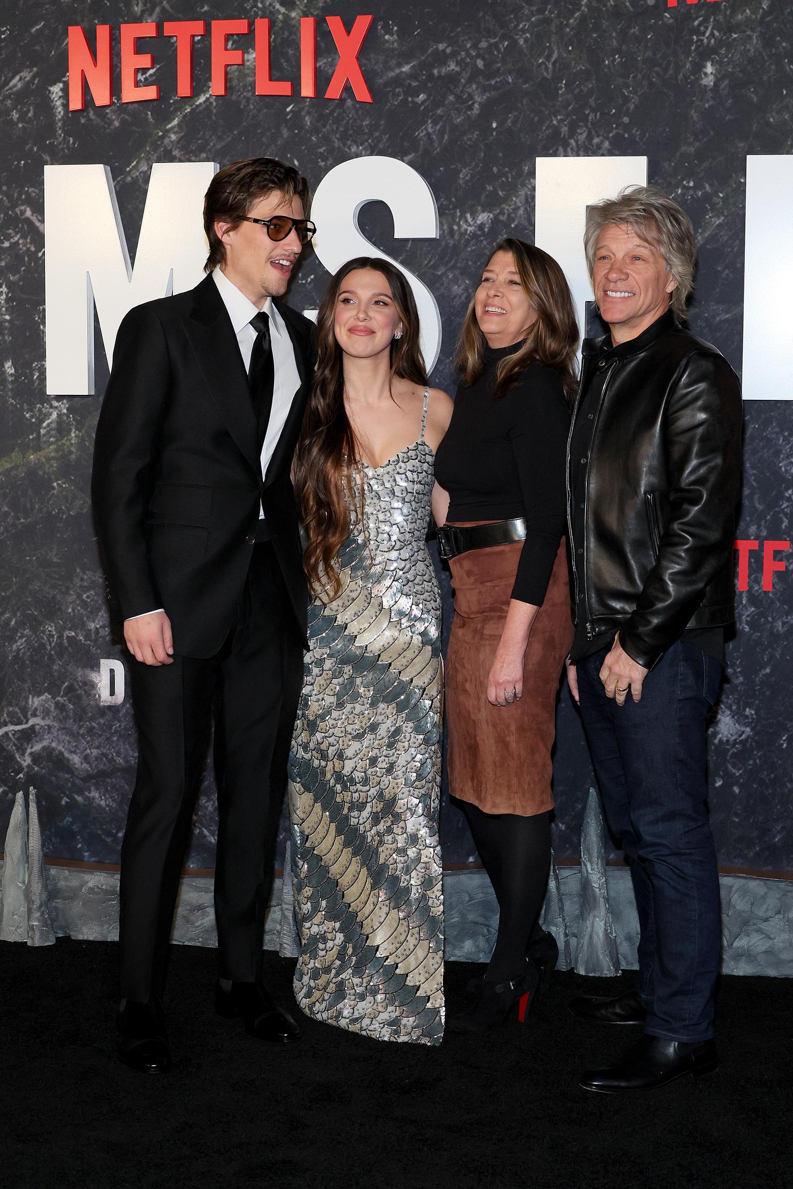 Jake Bongiovi, Millie Bobby Brown, Dorothea Hurley et Jon Bon Jovi lors de la première de "Damsel" à New York le 1er mars 2024 | Source : Getty Images