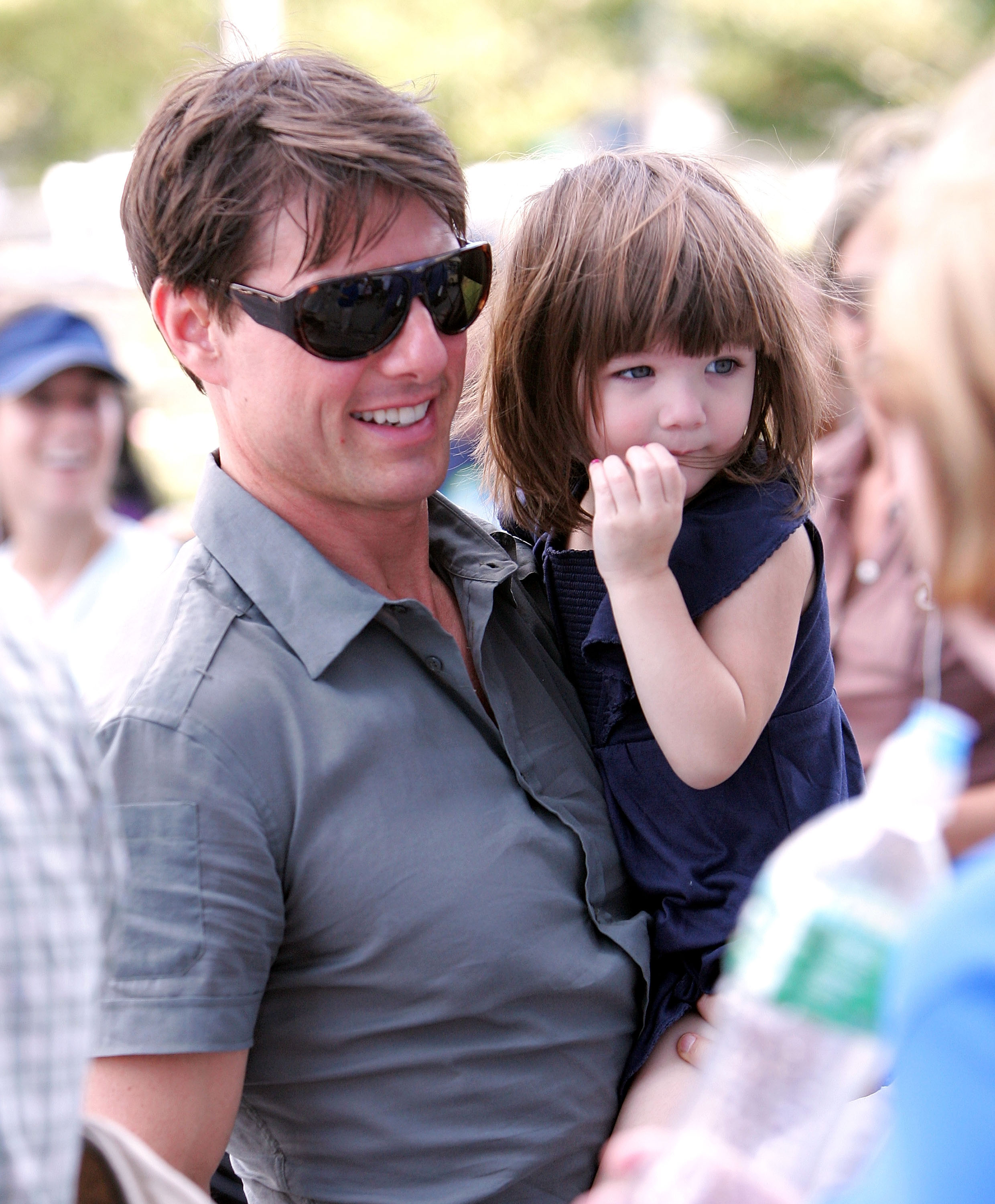 Tom Cruise et Suri Cruise vus dans les rues de Manhattan à New York, le 16 août 2008. | Source : Getty Images